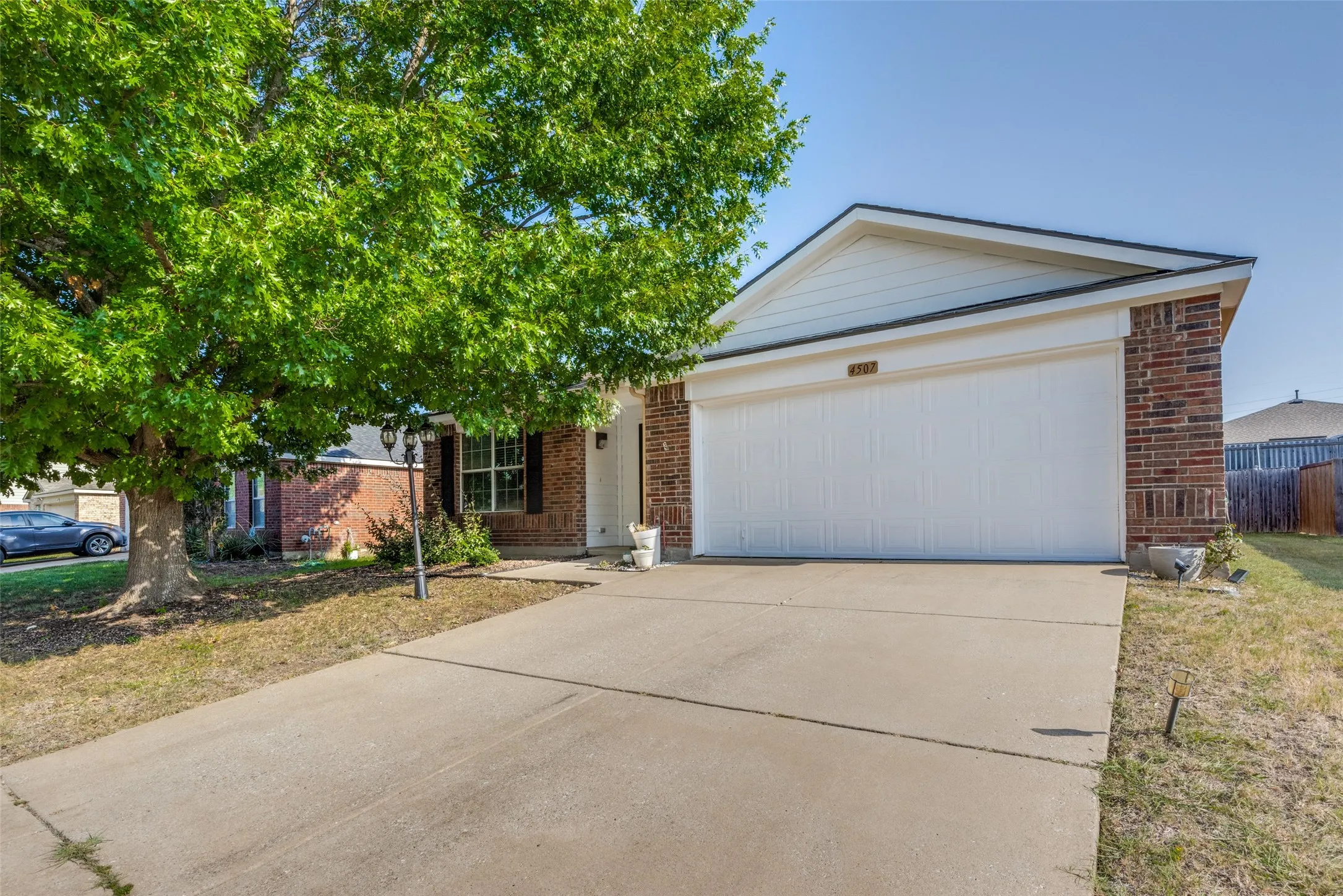 Single Family Residence For Sale in Grayson County , 4507 Falcon Drive, Sherman, Texas 75092, 3 Bedroom, 2 Bathroom, 2 Garage spaces, 1,975 Sqft, built in 2005, mls#21349569, Real Estate Agent in Sherman, Homes For Sale in Grayson county, Homes For Sale in Sherman, Realtor in Sherman Texas, Real Estate Brokerage Independent Realty Texas, Luminita Cordes Realtor
