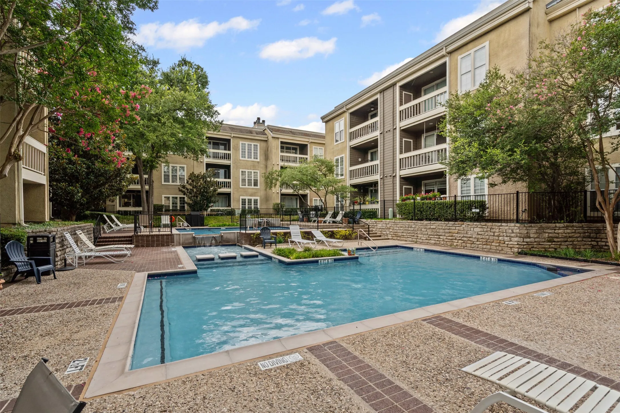 Condominium For Rent in Dallas County , 5310 Keller Springs Road 322, Dallas, Texas 75248, 2 Bedroom, 2 Bathroom, Garage spaces, 953 Sqft, built in 1981, mls#21350328, Real Estate Agent in Dallas, Homes For Rent in Dallas county, Homes For Rent in Dallas, Realtor in Dallas Texas, Real Estate Brokerage Independent Realty Texas, Luminita Cordes Realtor