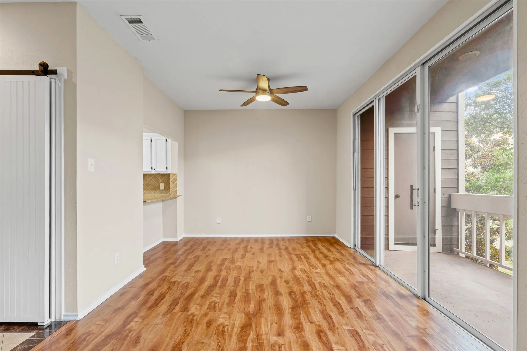 Condominium For Rent in Dallas County , 5310 Keller Springs Road 322, Dallas, Texas 75248, 2 Bedroom, 2 Bathroom, Garage spaces, 953 Sqft, built in 1981, mls#21350328, Real Estate Agent in Dallas, Homes For Rent in Dallas county, Homes For Rent in Dallas, Realtor in Dallas Texas, Real Estate Brokerage Independent Realty Texas, Luminita Cordes Realtor