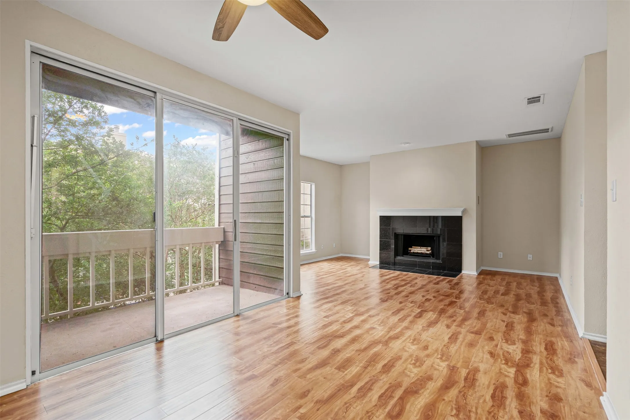 Condominium For Rent in Dallas County , 5310 Keller Springs Road 322, Dallas, Texas 75248, 2 Bedroom, 2 Bathroom, Garage spaces, 953 Sqft, built in 1981, mls#21350328, Real Estate Agent in Dallas, Homes For Rent in Dallas county, Homes For Rent in Dallas, Realtor in Dallas Texas, Real Estate Brokerage Independent Realty Texas, Luminita Cordes Realtor