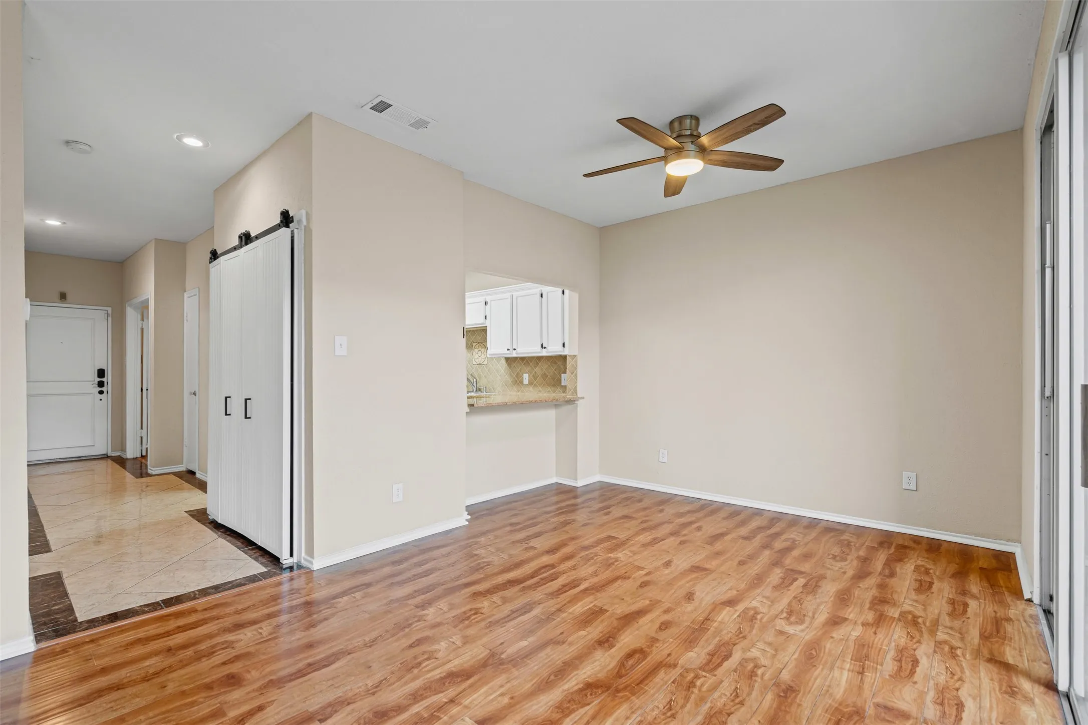 Condominium For Rent in Dallas County , 5310 Keller Springs Road 322, Dallas, Texas 75248, 2 Bedroom, 2 Bathroom, Garage spaces, 953 Sqft, built in 1981, mls#21350328, Real Estate Agent in Dallas, Homes For Rent in Dallas county, Homes For Rent in Dallas, Realtor in Dallas Texas, Real Estate Brokerage Independent Realty Texas, Luminita Cordes Realtor
