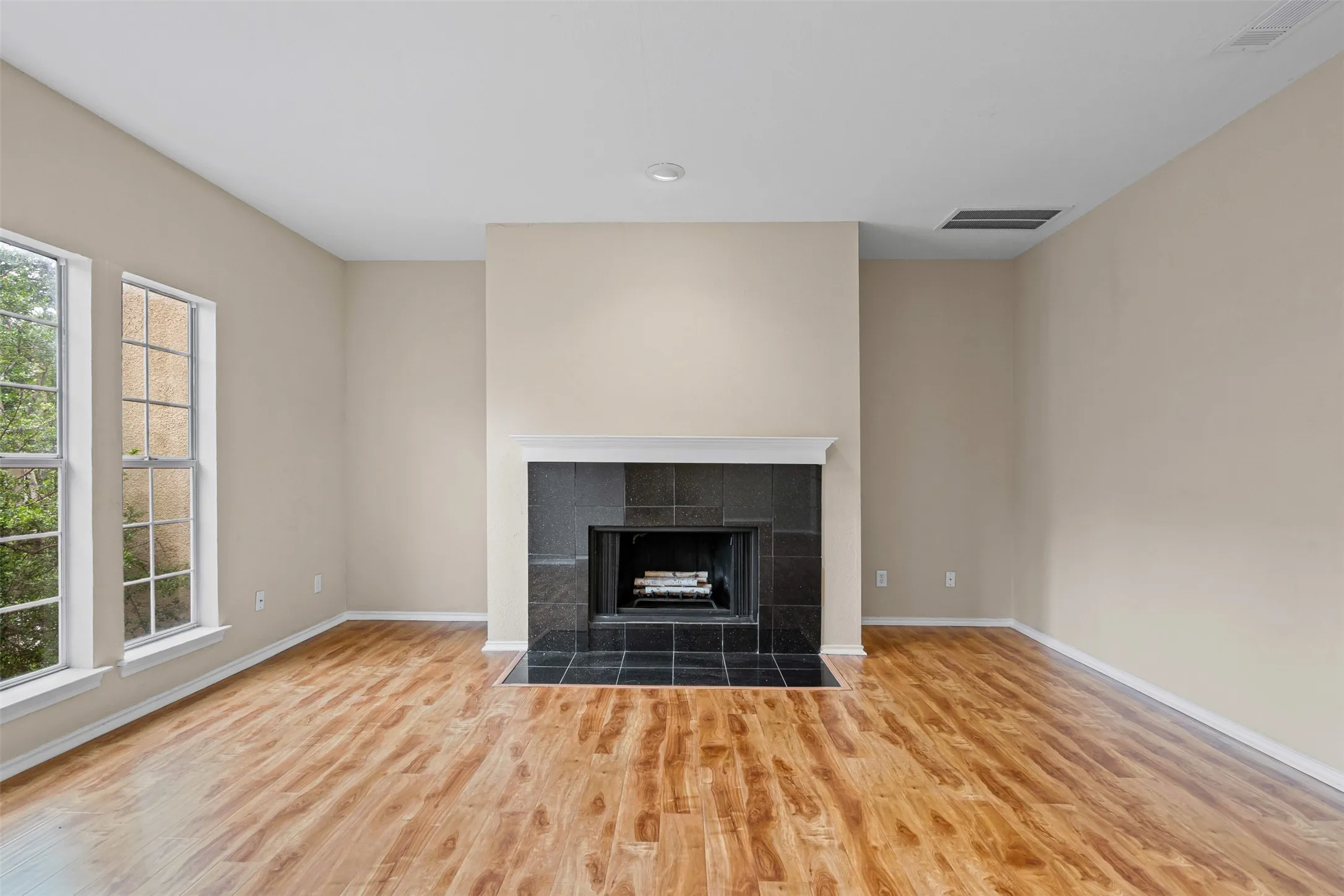 Condominium For Rent in Dallas County , 5310 Keller Springs Road 322, Dallas, Texas 75248, 2 Bedroom, 2 Bathroom, Garage spaces, 953 Sqft, built in 1981, mls#21350328, Real Estate Agent in Dallas, Homes For Rent in Dallas county, Homes For Rent in Dallas, Realtor in Dallas Texas, Real Estate Brokerage Independent Realty Texas, Luminita Cordes Realtor