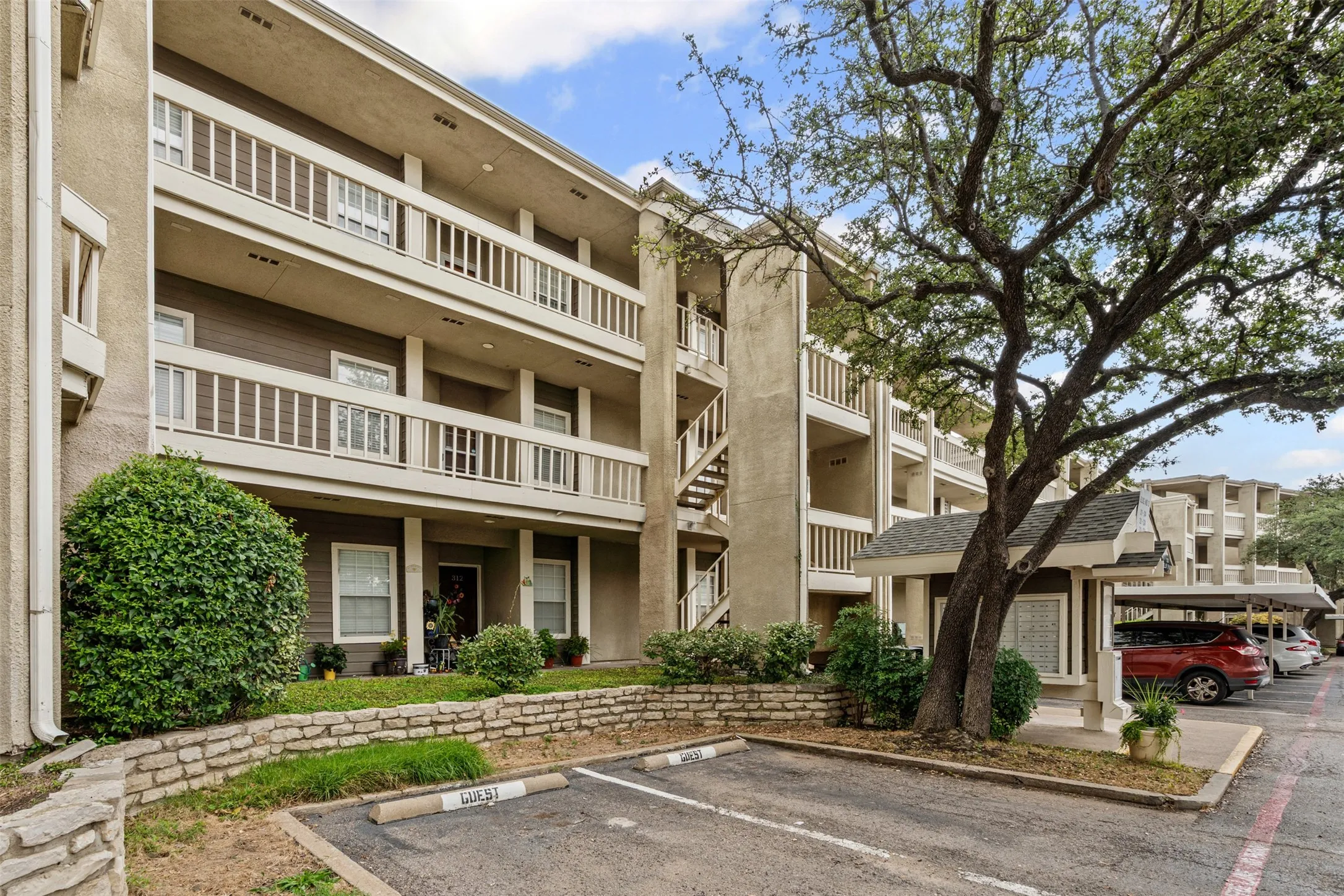 Condominium For Rent in Dallas County , 5310 Keller Springs Road 322, Dallas, Texas 75248, 2 Bedroom, 2 Bathroom, Garage spaces, 953 Sqft, built in 1981, mls#21350328, Real Estate Agent in Dallas, Homes For Rent in Dallas county, Homes For Rent in Dallas, Realtor in Dallas Texas, Real Estate Brokerage Independent Realty Texas, Luminita Cordes Realtor