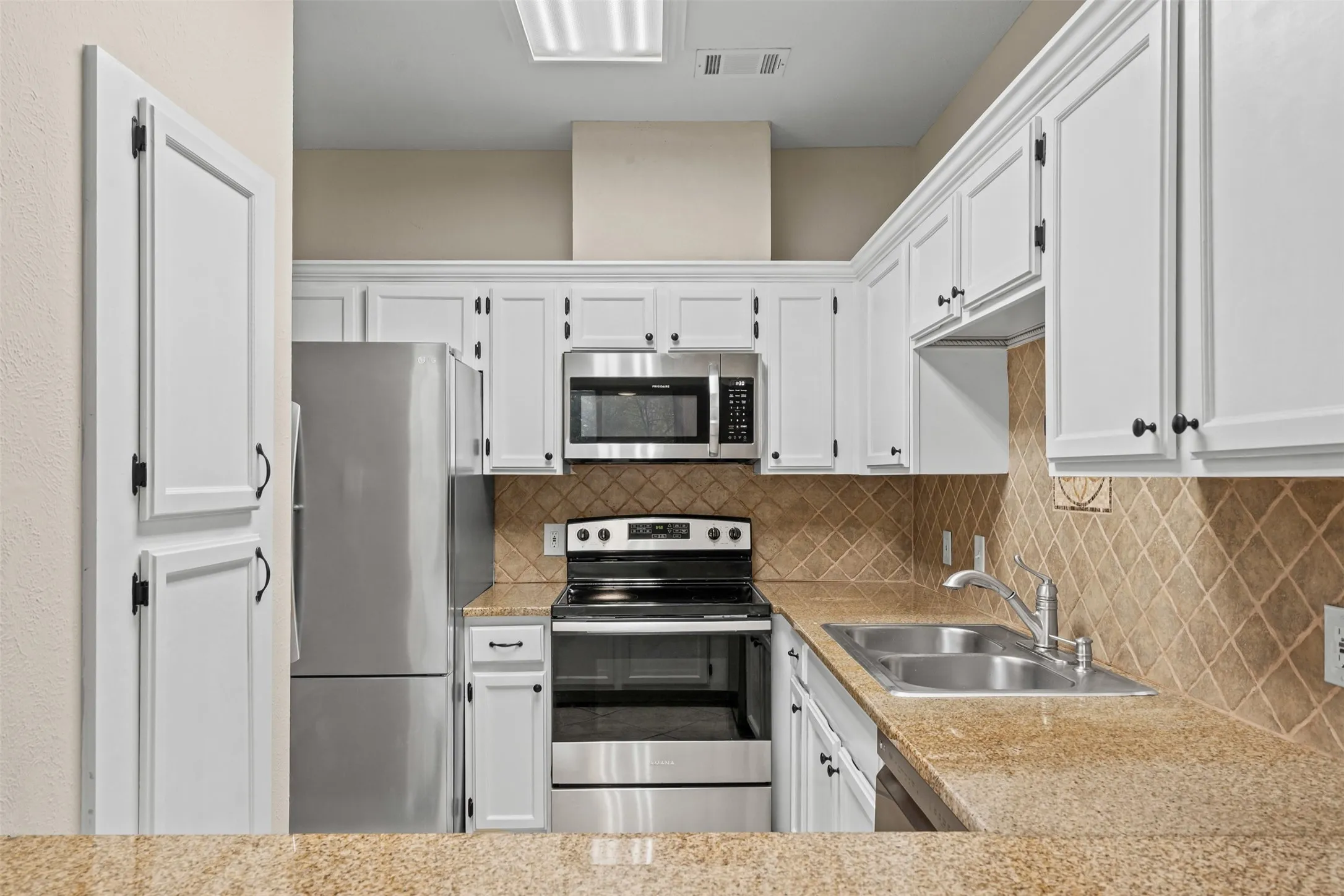 Condominium For Rent in Dallas County , 5310 Keller Springs Road 322, Dallas, Texas 75248, 2 Bedroom, 2 Bathroom, Garage spaces, 953 Sqft, built in 1981, mls#21350328, Real Estate Agent in Dallas, Homes For Rent in Dallas county, Homes For Rent in Dallas, Realtor in Dallas Texas, Real Estate Brokerage Independent Realty Texas, Luminita Cordes Realtor
