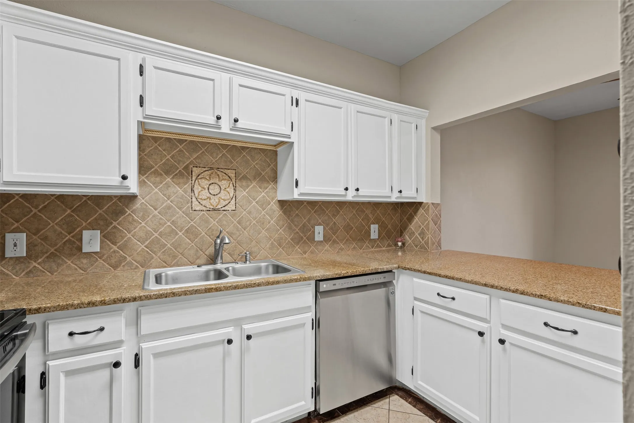 Condominium For Rent in Dallas County , 5310 Keller Springs Road 322, Dallas, Texas 75248, 2 Bedroom, 2 Bathroom, Garage spaces, 953 Sqft, built in 1981, mls#21350328, Real Estate Agent in Dallas, Homes For Rent in Dallas county, Homes For Rent in Dallas, Realtor in Dallas Texas, Real Estate Brokerage Independent Realty Texas, Luminita Cordes Realtor