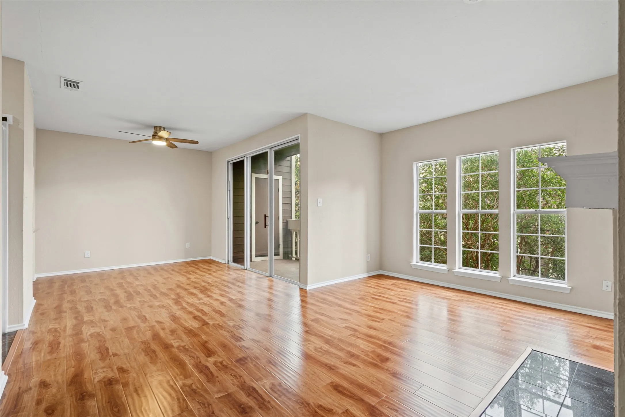 Condominium For Rent in Dallas County , 5310 Keller Springs Road 322, Dallas, Texas 75248, 2 Bedroom, 2 Bathroom, Garage spaces, 953 Sqft, built in 1981, mls#21350328, Real Estate Agent in Dallas, Homes For Rent in Dallas county, Homes For Rent in Dallas, Realtor in Dallas Texas, Real Estate Brokerage Independent Realty Texas, Luminita Cordes Realtor