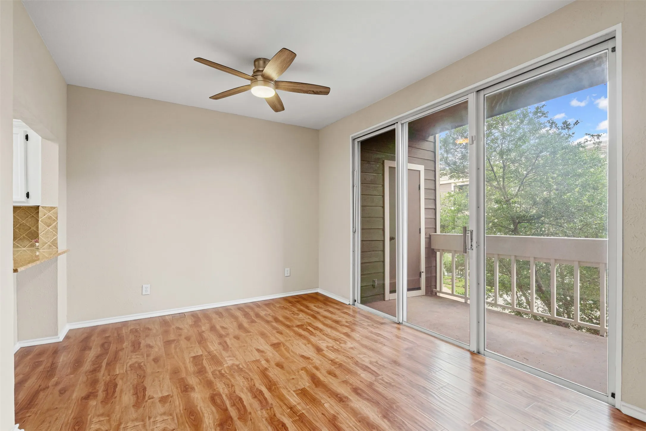 Condominium For Rent in Dallas County , 5310 Keller Springs Road 322, Dallas, Texas 75248, 2 Bedroom, 2 Bathroom, Garage spaces, 953 Sqft, built in 1981, mls#21350328, Real Estate Agent in Dallas, Homes For Rent in Dallas county, Homes For Rent in Dallas, Realtor in Dallas Texas, Real Estate Brokerage Independent Realty Texas, Luminita Cordes Realtor