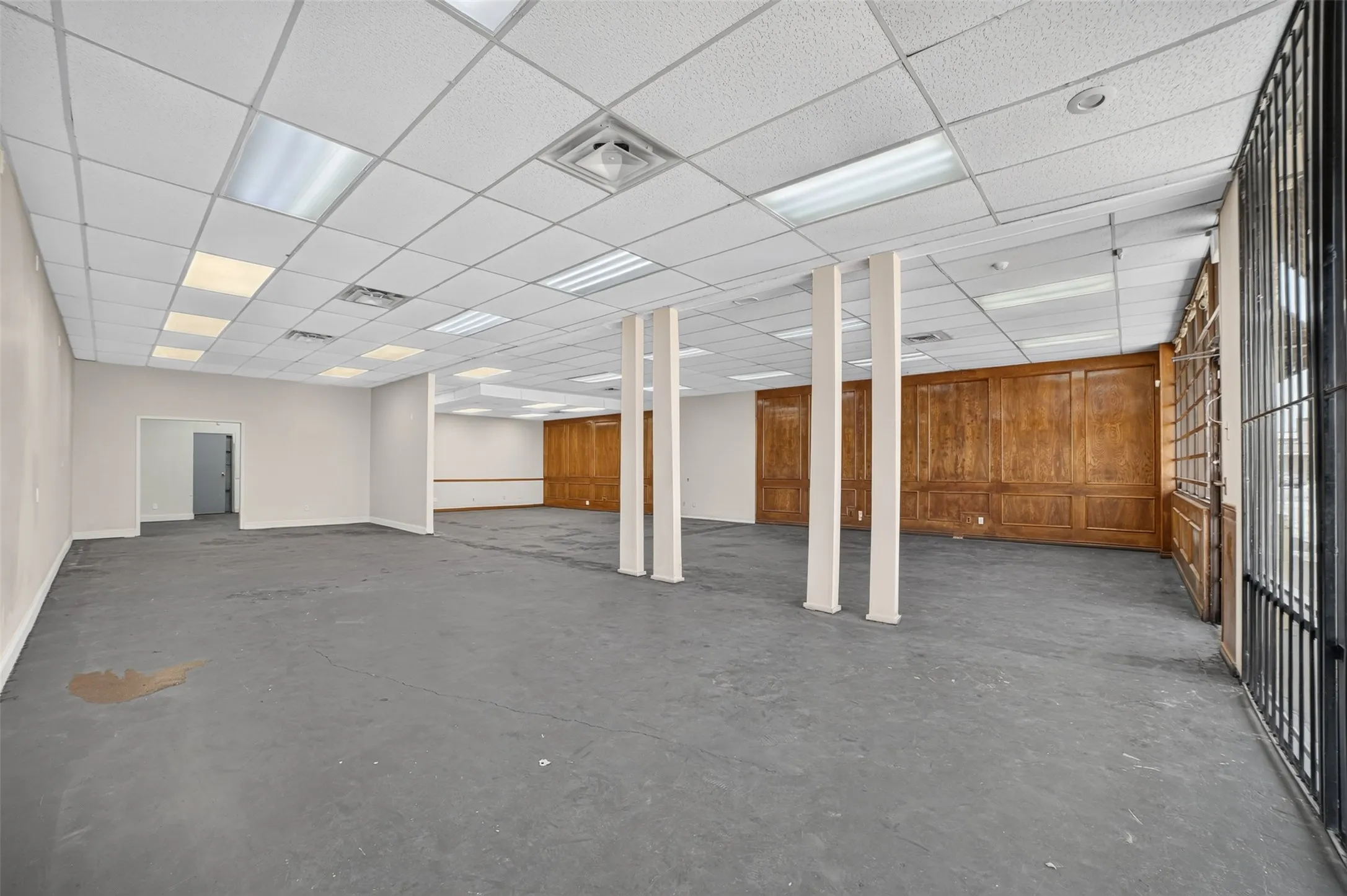 Retail For Rent in Dallas County , 4018 W Camp Wisdom Road, Dallas, Texas 75237, 0, 0, Garage spaces, 0 Sqft, built in 1977, Price $21, mls#21327980, Real Estate Agent in Dallas, Homes For Rent in Dallas county, Homes For Rent in Dallas, Realtor in Dallas Texas, Real Estate Brokerage Independent Realty Texas, Luminita Cordes Realtor