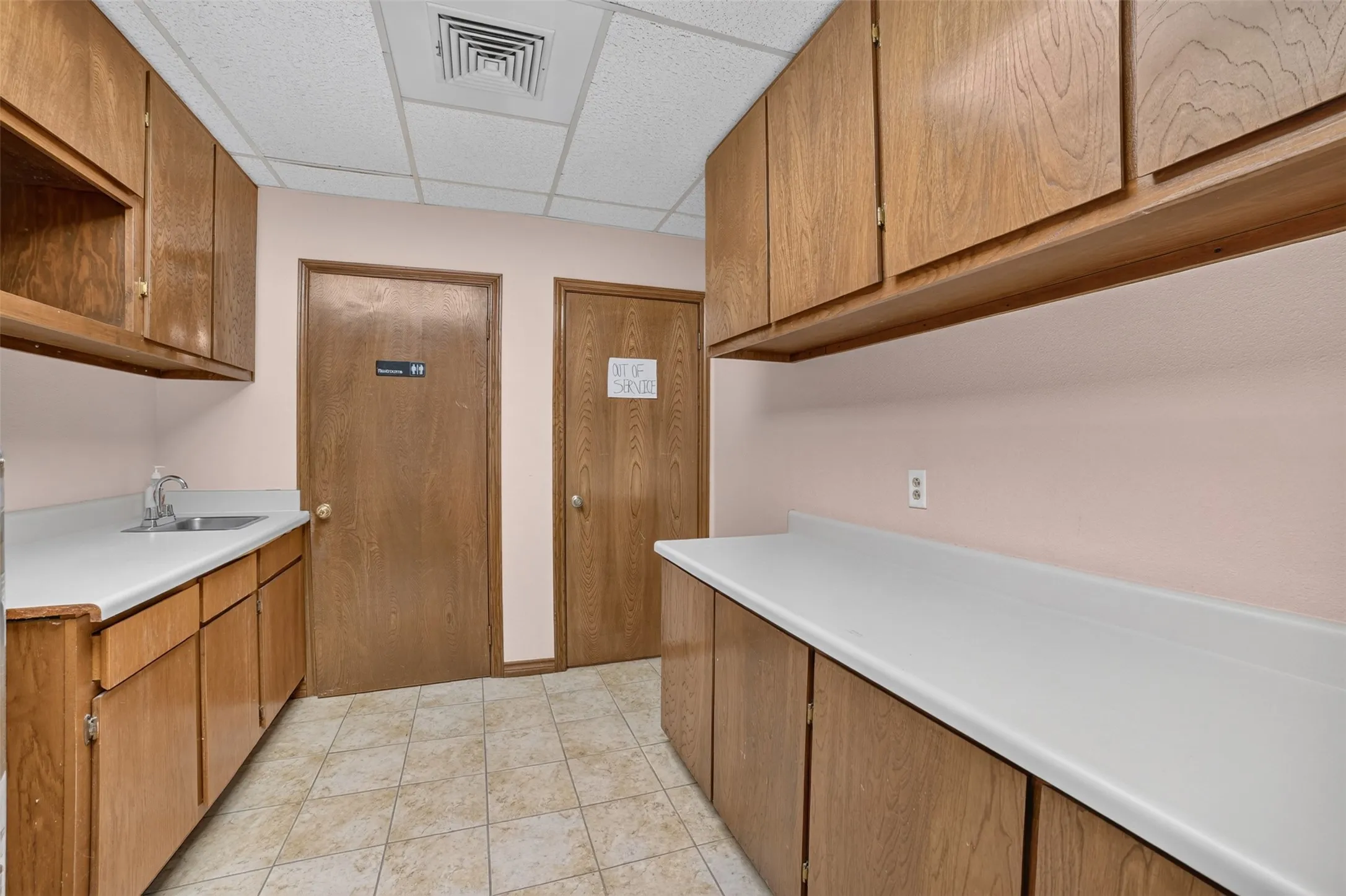 Retail For Rent in Dallas County , 4018 W Camp Wisdom Road, Dallas, Texas 75237, 0, 0, Garage spaces, 0 Sqft, built in 1977, Price $21, mls#21327980, Real Estate Agent in Dallas, Homes For Rent in Dallas county, Homes For Rent in Dallas, Realtor in Dallas Texas, Real Estate Brokerage Independent Realty Texas, Luminita Cordes Realtor