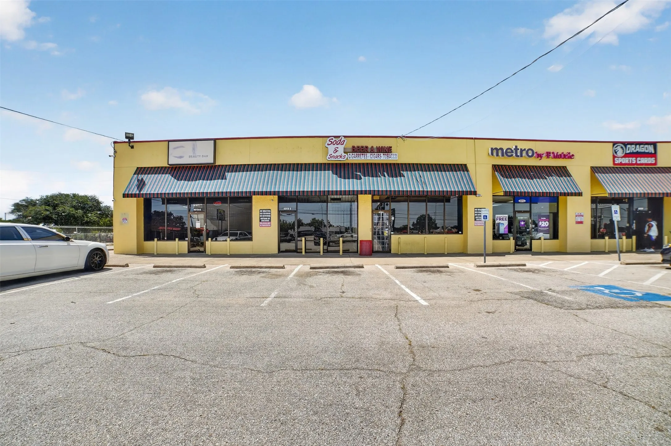 Retail For Rent in Dallas County , 4018 W Camp Wisdom Road, Dallas, Texas 75237, 0, 0, Garage spaces, 0 Sqft, built in 1977, Price $21, mls#21327980, Real Estate Agent in Dallas, Homes For Rent in Dallas county, Homes For Rent in Dallas, Realtor in Dallas Texas, Real Estate Brokerage Independent Realty Texas, Luminita Cordes Realtor