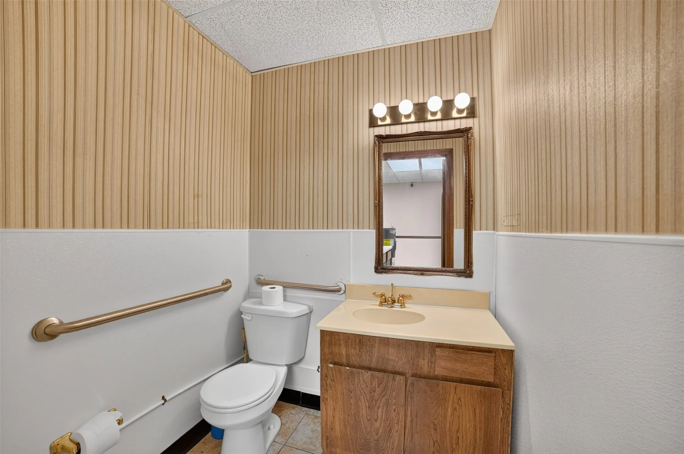 Retail For Rent in Dallas County , 4018 W Camp Wisdom Road, Dallas, Texas 75237, 0, 0, Garage spaces, 0 Sqft, built in 1977, Price $21, mls#21327980, Real Estate Agent in Dallas, Homes For Rent in Dallas county, Homes For Rent in Dallas, Realtor in Dallas Texas, Real Estate Brokerage Independent Realty Texas, Luminita Cordes Realtor