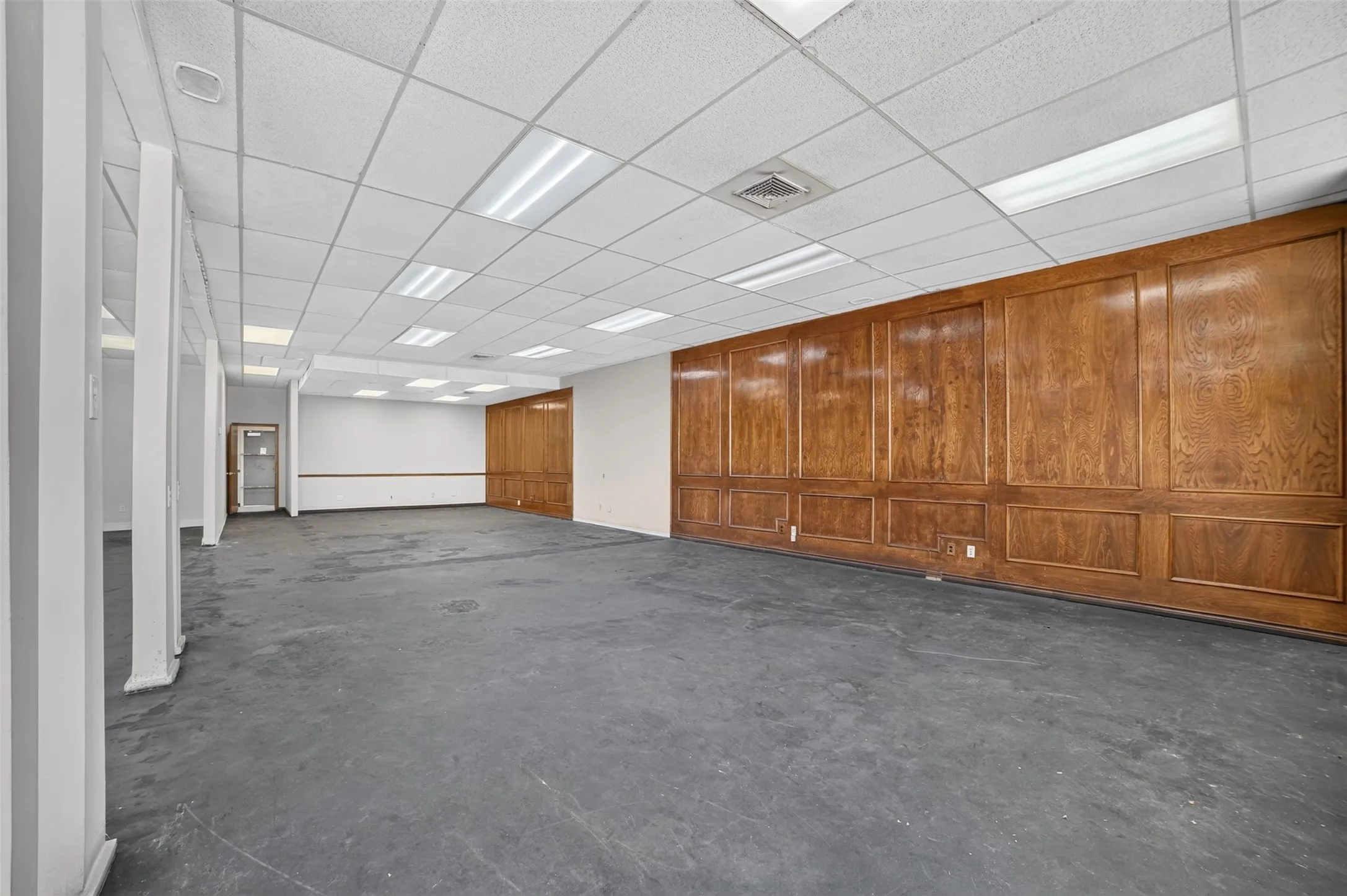 Retail For Rent in Dallas County , 4018 W Camp Wisdom Road, Dallas, Texas 75237, 0, 0, Garage spaces, 0 Sqft, built in 1977, Price $21, mls#21327980, Real Estate Agent in Dallas, Homes For Rent in Dallas county, Homes For Rent in Dallas, Realtor in Dallas Texas, Real Estate Brokerage Independent Realty Texas, Luminita Cordes Realtor