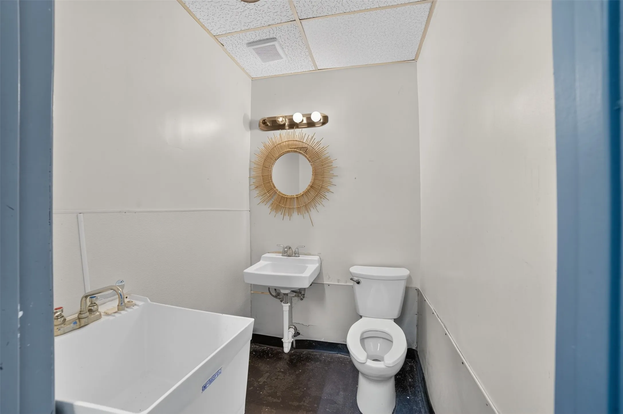 Retail For Rent in Dallas County , 4018 W Camp Wisdom Road, Dallas, Texas 75237, 0, 0, Garage spaces, 0 Sqft, built in 1977, Price $21, mls#21327980, Real Estate Agent in Dallas, Homes For Rent in Dallas county, Homes For Rent in Dallas, Realtor in Dallas Texas, Real Estate Brokerage Independent Realty Texas, Luminita Cordes Realtor