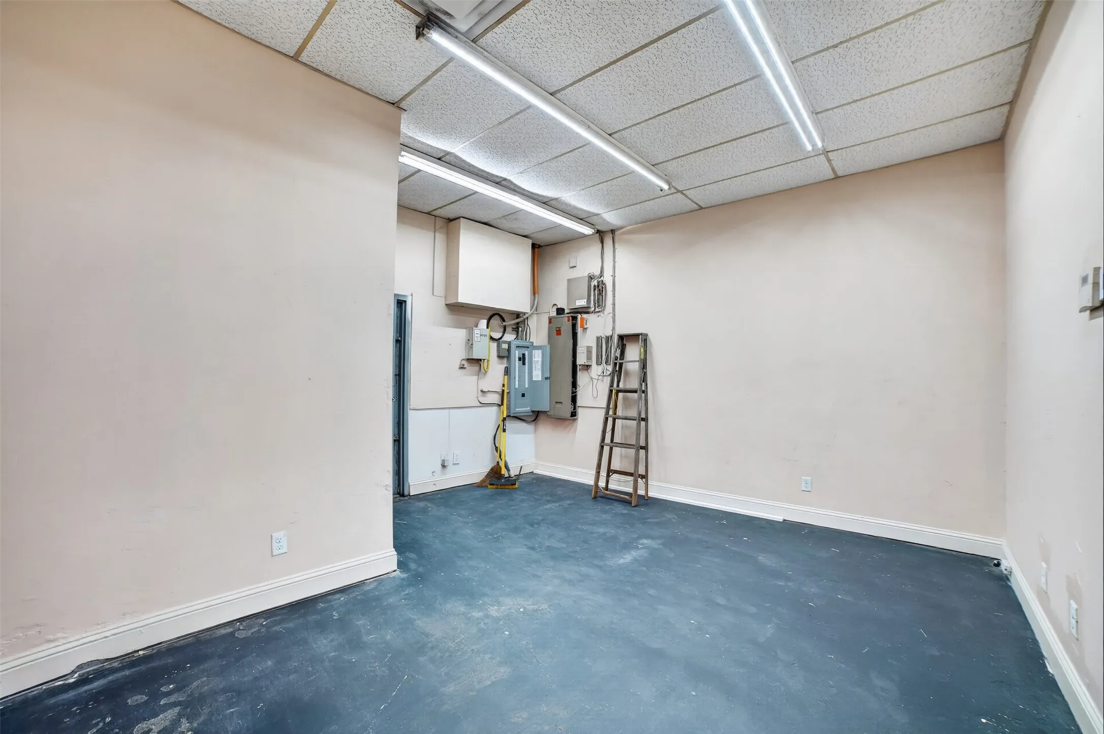 Retail For Rent in Dallas County , 4018 W Camp Wisdom Road, Dallas, Texas 75237, 0, 0, Garage spaces, 0 Sqft, built in 1977, Price $21, mls#21327980, Real Estate Agent in Dallas, Homes For Rent in Dallas county, Homes For Rent in Dallas, Realtor in Dallas Texas, Real Estate Brokerage Independent Realty Texas, Luminita Cordes Realtor