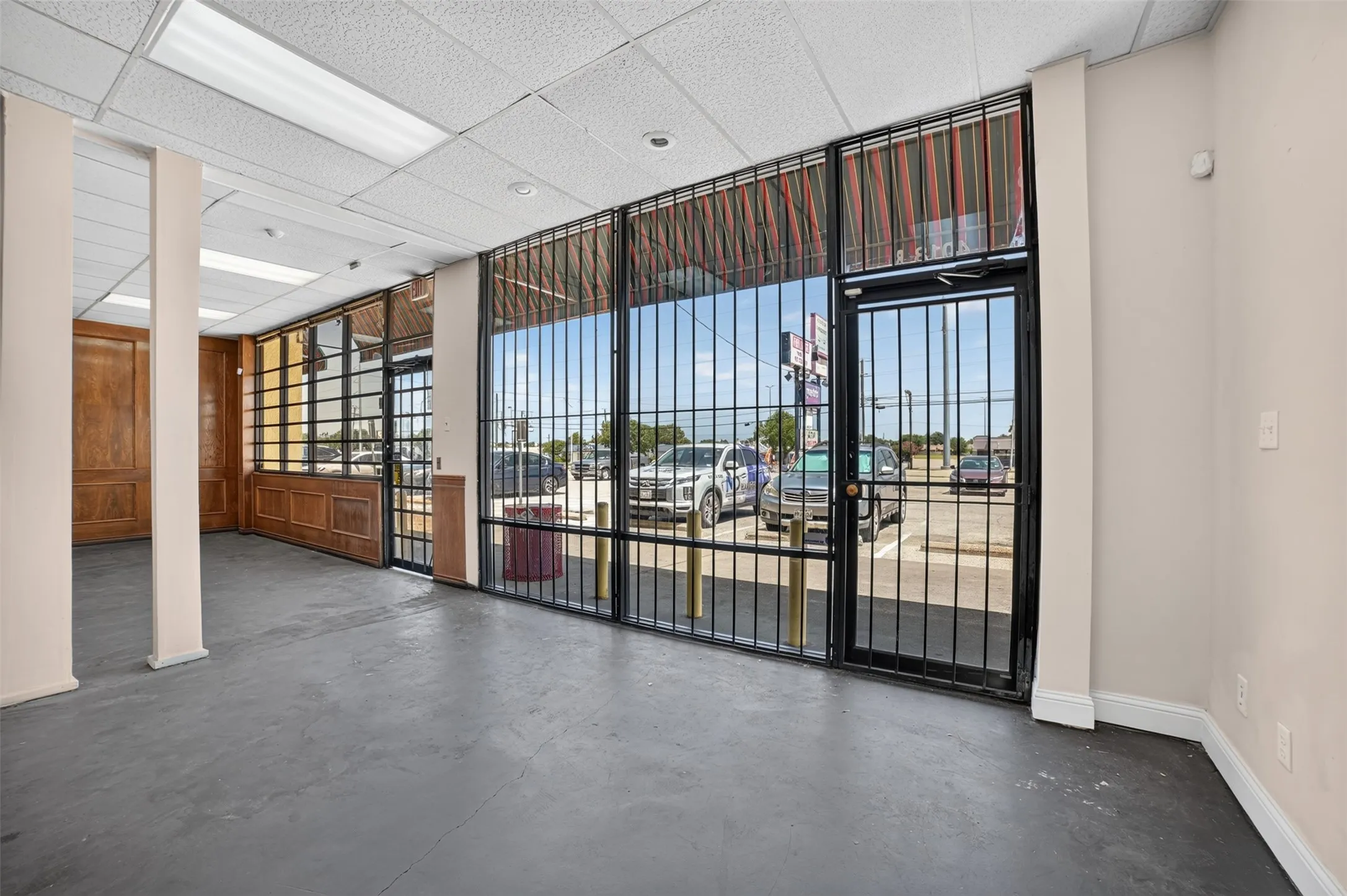 Retail For Rent in Dallas County , 4018 W Camp Wisdom Road, Dallas, Texas 75237, 0, 0, Garage spaces, 0 Sqft, built in 1977, Price $21, mls#21327980, Real Estate Agent in Dallas, Homes For Rent in Dallas county, Homes For Rent in Dallas, Realtor in Dallas Texas, Real Estate Brokerage Independent Realty Texas, Luminita Cordes Realtor