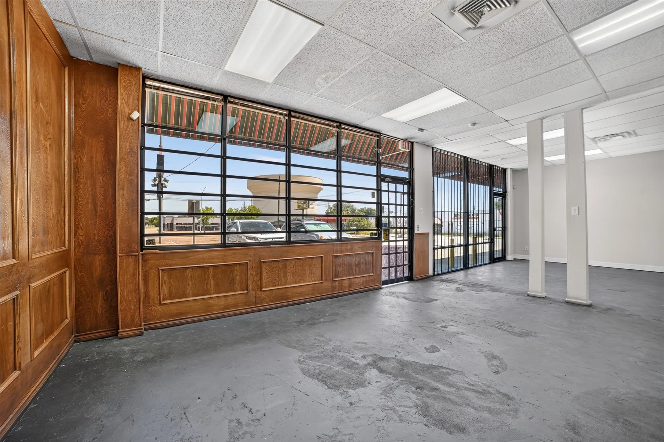Retail For Rent in Dallas County , 4018 W Camp Wisdom Road, Dallas, Texas 75237, 0, 0, Garage spaces, 0 Sqft, built in 1977, Price $21, mls#21327980, Real Estate Agent in Dallas, Homes For Rent in Dallas county, Homes For Rent in Dallas, Realtor in Dallas Texas, Real Estate Brokerage Independent Realty Texas, Luminita Cordes Realtor