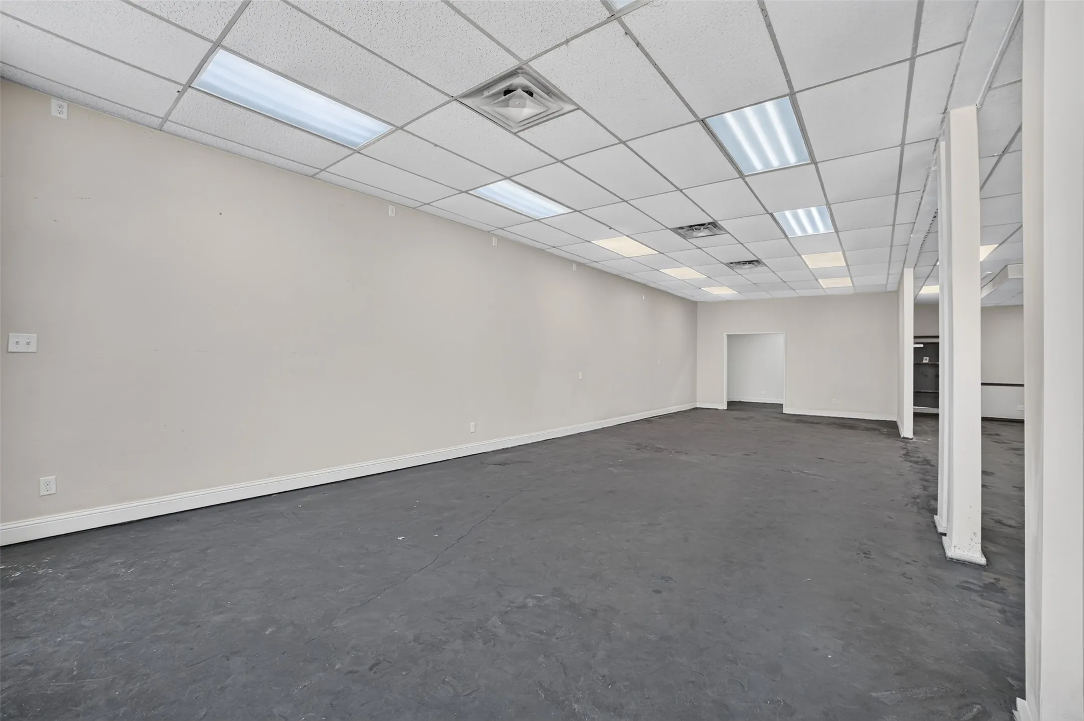 Retail For Rent in Dallas County , 4018 W Camp Wisdom Road, Dallas, Texas 75237, 0, 0, Garage spaces, 0 Sqft, built in 1977, Price $21, mls#21327980, Real Estate Agent in Dallas, Homes For Rent in Dallas county, Homes For Rent in Dallas, Realtor in Dallas Texas, Real Estate Brokerage Independent Realty Texas, Luminita Cordes Realtor