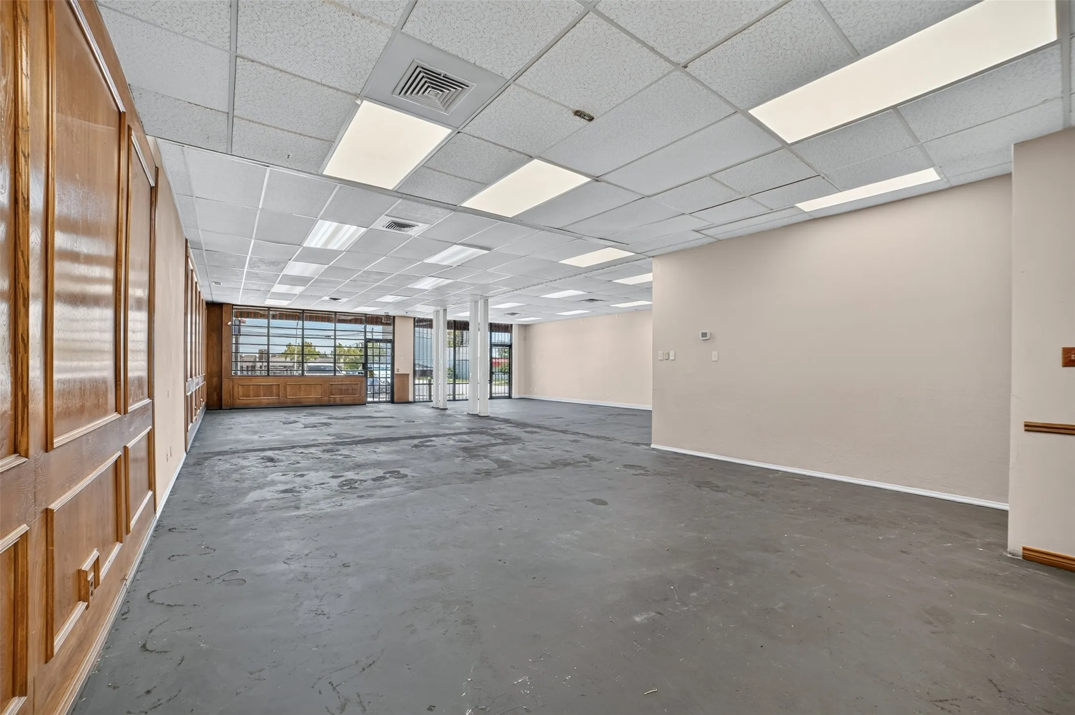 Retail For Rent in Dallas County , 4018 W Camp Wisdom Road, Dallas, Texas 75237, 0, 0, Garage spaces, 0 Sqft, built in 1977, Price $21, mls#21327980, Real Estate Agent in Dallas, Homes For Rent in Dallas county, Homes For Rent in Dallas, Realtor in Dallas Texas, Real Estate Brokerage Independent Realty Texas, Luminita Cordes Realtor