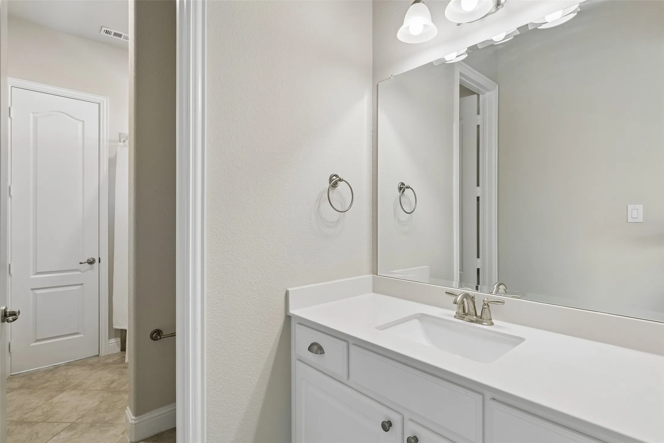 Single Family Residence For Sale in Collin County , 10760 Clarita Lane, Frisco, Texas 75035, 4 Bedroom, 4 Bathroom, 3 Garage spaces, 3,008 Sqft, built in 2018, mls#21348950, Real Estate Agent in Frisco, Homes For Sale in Collin county, Homes For Sale in Frisco, Realtor in Frisco Texas, Real Estate Brokerage Independent Realty Texas, Luminita Cordes Realtor