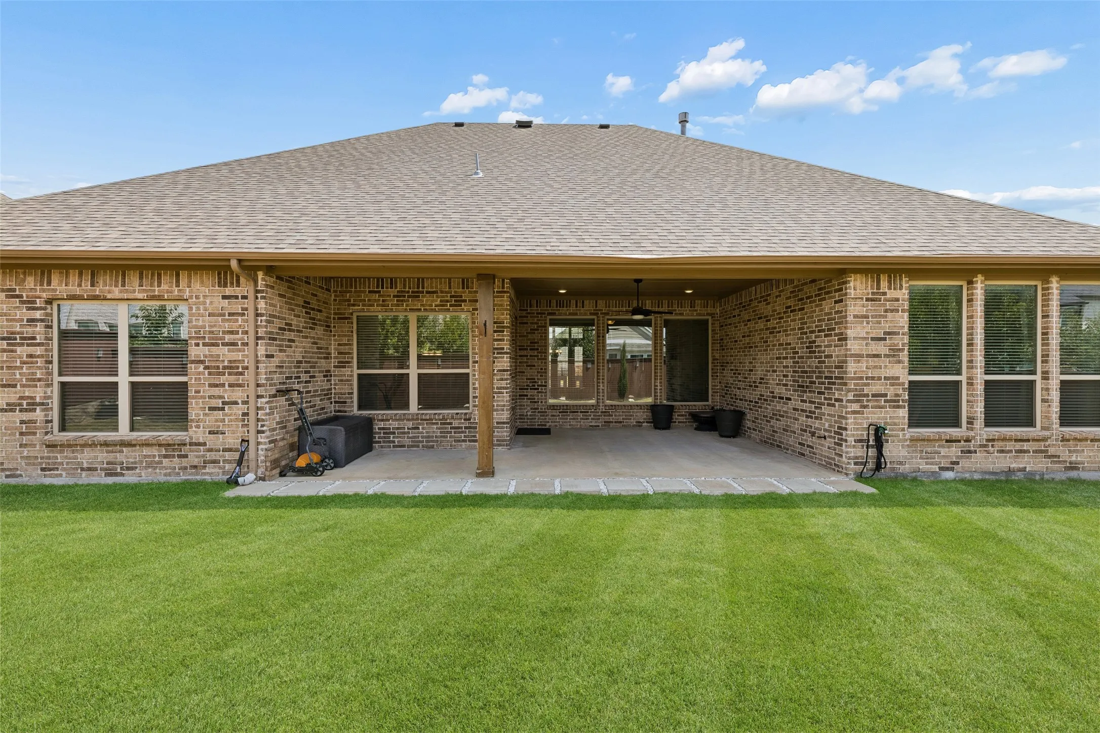 Single Family Residence For Sale in Collin County , 10760 Clarita Lane, Frisco, Texas 75035, 4 Bedroom, 4 Bathroom, 3 Garage spaces, 3,008 Sqft, built in 2018, mls#21348950, Real Estate Agent in Frisco, Homes For Sale in Collin county, Homes For Sale in Frisco, Realtor in Frisco Texas, Real Estate Brokerage Independent Realty Texas, Luminita Cordes Realtor