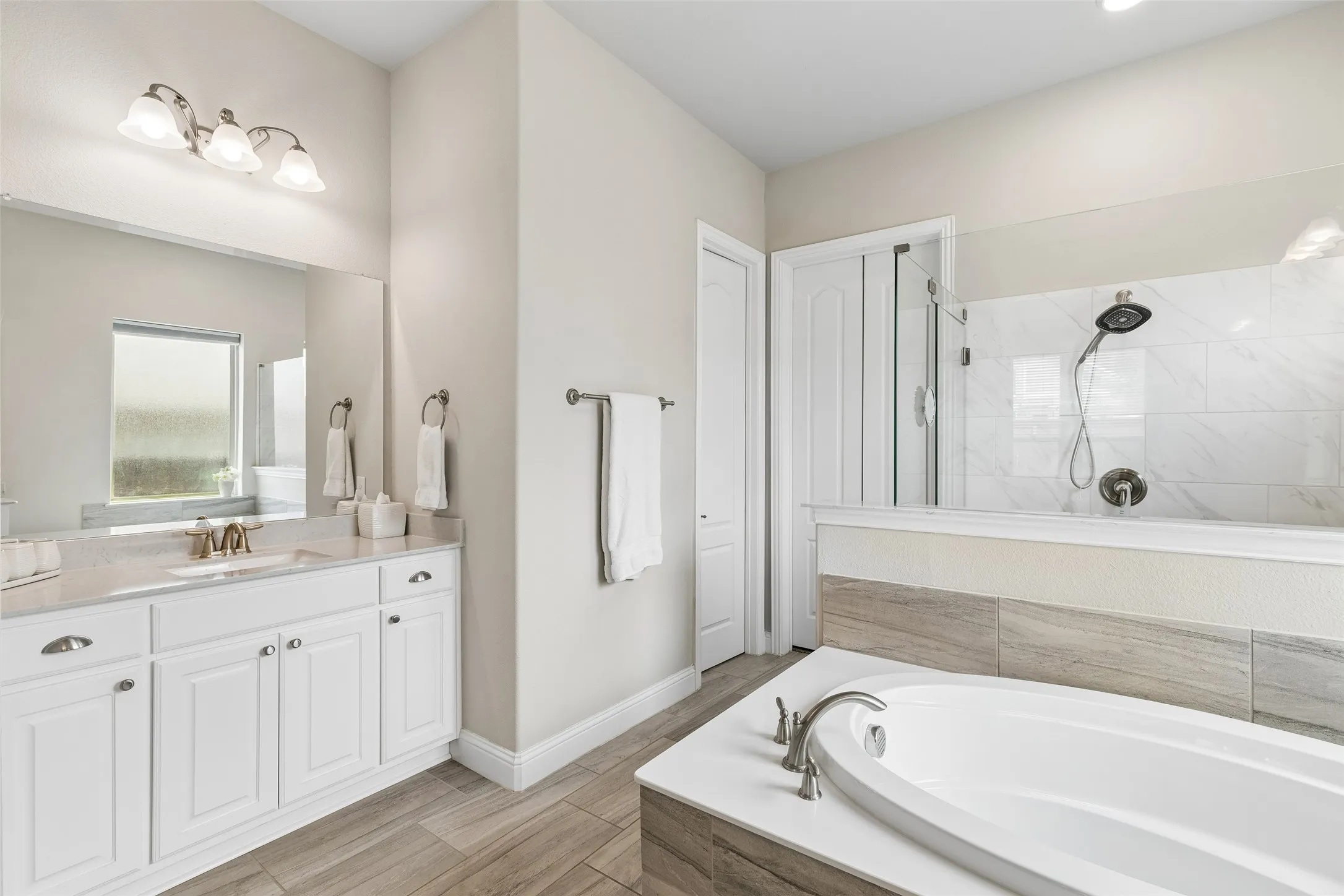 Single Family Residence For Sale in Collin County , 10760 Clarita Lane, Frisco, Texas 75035, 4 Bedroom, 4 Bathroom, 3 Garage spaces, 3,008 Sqft, built in 2018, mls#21348950, Real Estate Agent in Frisco, Homes For Sale in Collin county, Homes For Sale in Frisco, Realtor in Frisco Texas, Real Estate Brokerage Independent Realty Texas, Luminita Cordes Realtor
