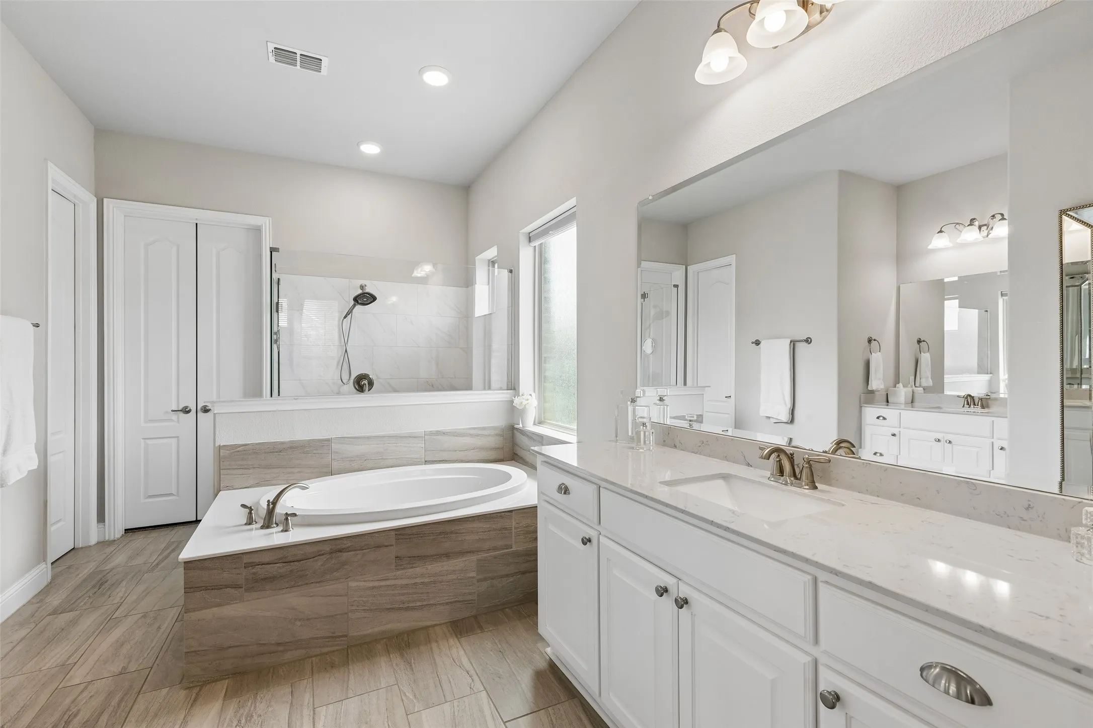Single Family Residence For Sale in Collin County , 10760 Clarita Lane, Frisco, Texas 75035, 4 Bedroom, 4 Bathroom, 3 Garage spaces, 3,008 Sqft, built in 2018, mls#21348950, Real Estate Agent in Frisco, Homes For Sale in Collin county, Homes For Sale in Frisco, Realtor in Frisco Texas, Real Estate Brokerage Independent Realty Texas, Luminita Cordes Realtor
