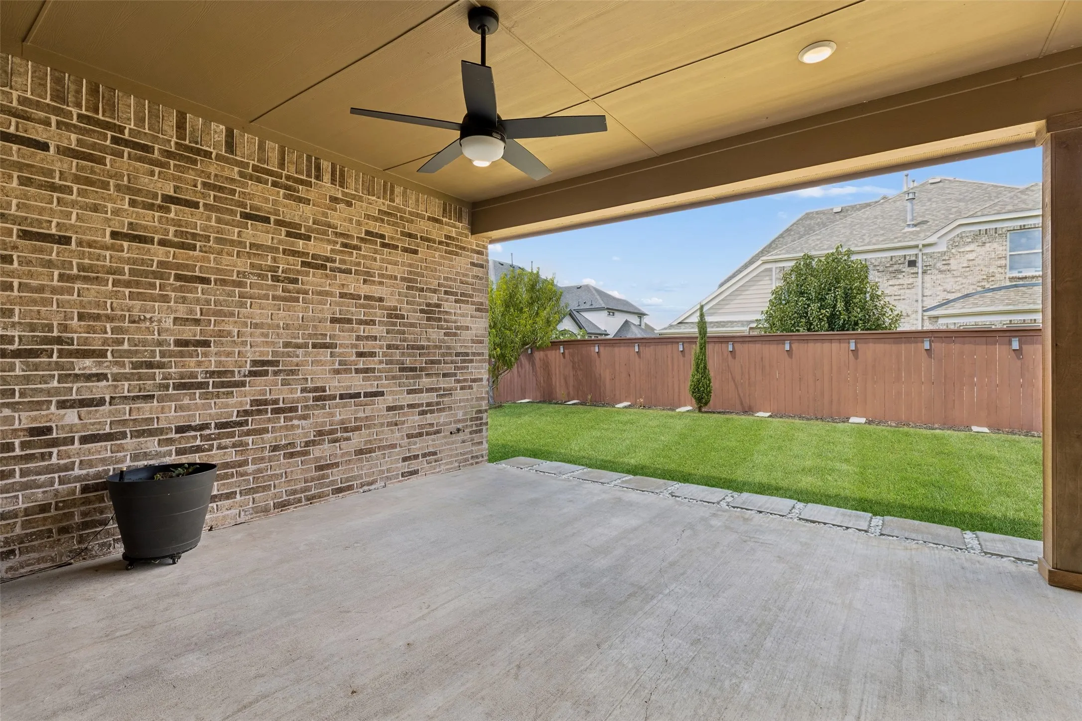 Single Family Residence For Sale in Collin County , 10760 Clarita Lane, Frisco, Texas 75035, 4 Bedroom, 4 Bathroom, 3 Garage spaces, 3,008 Sqft, built in 2018, mls#21348950, Real Estate Agent in Frisco, Homes For Sale in Collin county, Homes For Sale in Frisco, Realtor in Frisco Texas, Real Estate Brokerage Independent Realty Texas, Luminita Cordes Realtor
