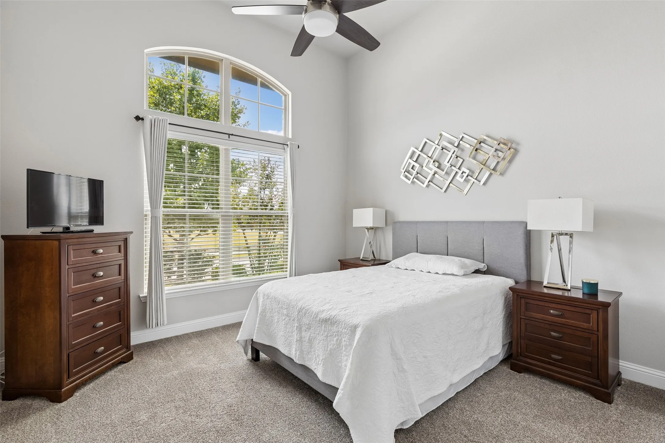 Single Family Residence For Sale in Collin County , 10760 Clarita Lane, Frisco, Texas 75035, 4 Bedroom, 4 Bathroom, 3 Garage spaces, 3,008 Sqft, built in 2018, mls#21348950, Real Estate Agent in Frisco, Homes For Sale in Collin county, Homes For Sale in Frisco, Realtor in Frisco Texas, Real Estate Brokerage Independent Realty Texas, Luminita Cordes Realtor