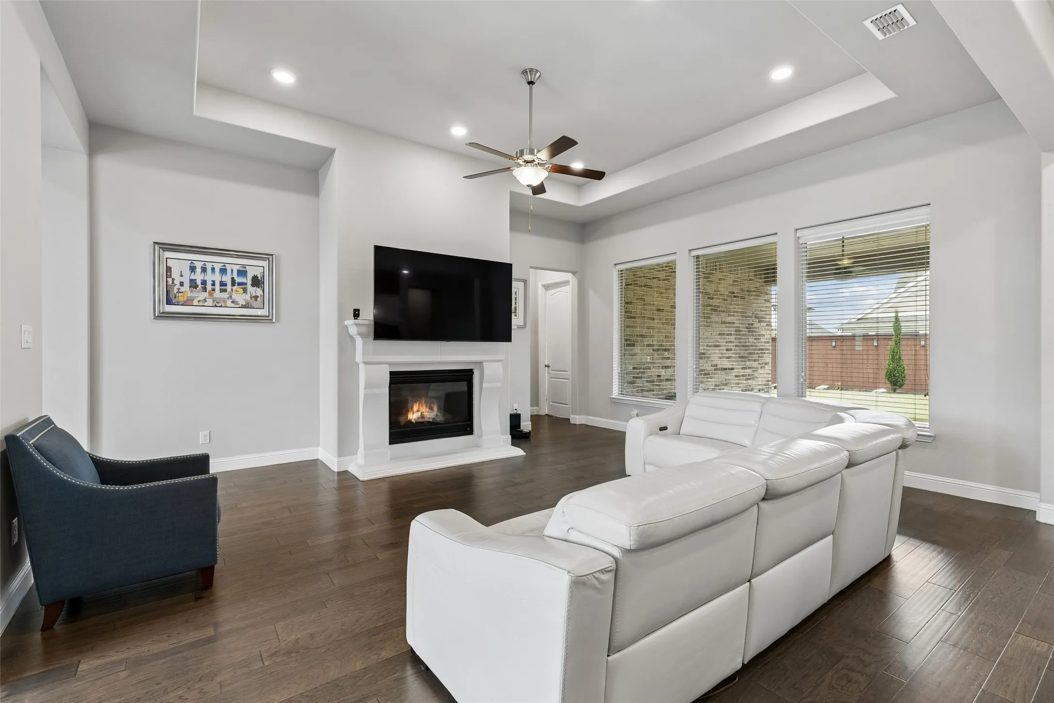 Single Family Residence For Sale in Collin County , 10760 Clarita Lane, Frisco, Texas 75035, 4 Bedroom, 4 Bathroom, 3 Garage spaces, 3,008 Sqft, built in 2018, mls#21348950, Real Estate Agent in Frisco, Homes For Sale in Collin county, Homes For Sale in Frisco, Realtor in Frisco Texas, Real Estate Brokerage Independent Realty Texas, Luminita Cordes Realtor