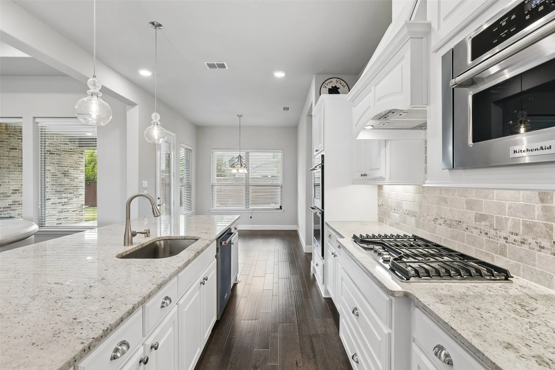 Single Family Residence For Sale in Collin County , 10760 Clarita Lane, Frisco, Texas 75035, 4 Bedroom, 4 Bathroom, 3 Garage spaces, 3,008 Sqft, built in 2018, mls#21348950, Real Estate Agent in Frisco, Homes For Sale in Collin county, Homes For Sale in Frisco, Realtor in Frisco Texas, Real Estate Brokerage Independent Realty Texas, Luminita Cordes Realtor