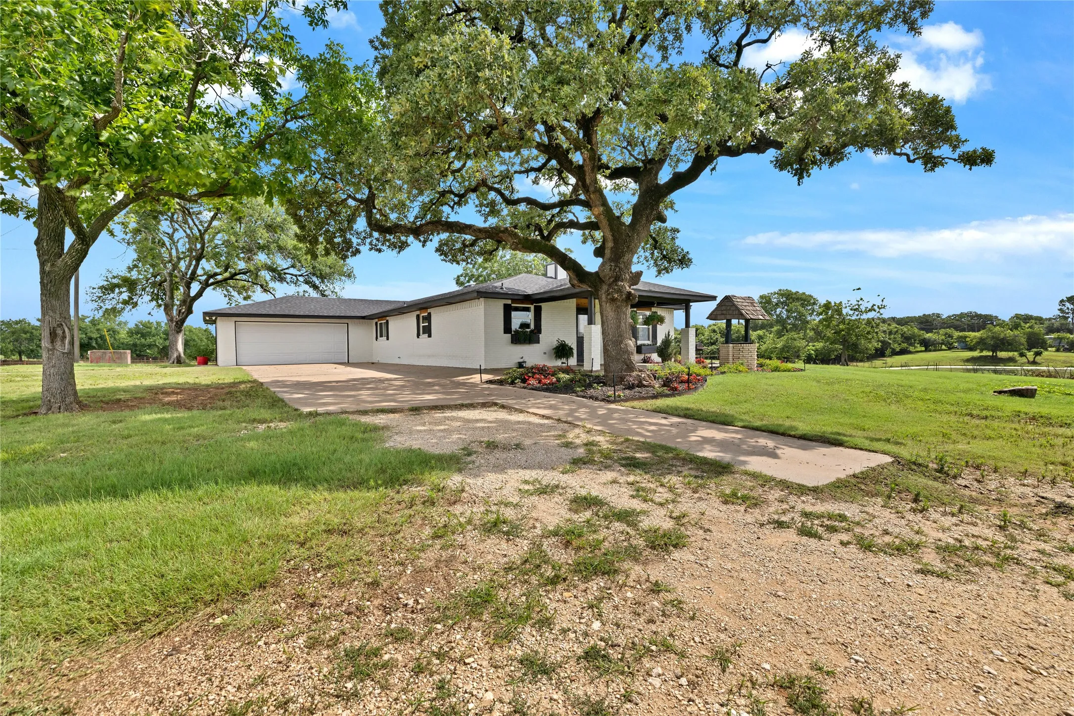 Farm For Sale in Johnson County , 1901 Melissa Lane, Cleburne, Texas 76031, 3 Bedroom, 3 Bathroom, 2 Garage spaces, 2,342 Sqft, built in 1981, mls#21350322, Real Estate Agent in Cleburne, Homes For Sale in Johnson county, Homes For Sale in Cleburne, Realtor in Cleburne Texas, Real Estate Brokerage Independent Realty Texas, Luminita Cordes Realtor