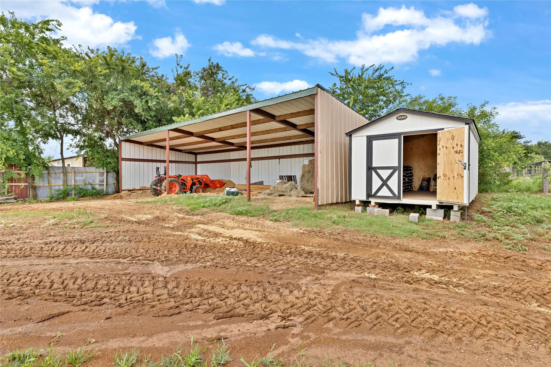 Farm For Sale in Johnson County , 1901 Melissa Lane, Cleburne, Texas 76031, 3 Bedroom, 3 Bathroom, 2 Garage spaces, 2,342 Sqft, built in 1981, mls#21350322, Real Estate Agent in Cleburne, Homes For Sale in Johnson county, Homes For Sale in Cleburne, Realtor in Cleburne Texas, Real Estate Brokerage Independent Realty Texas, Luminita Cordes Realtor