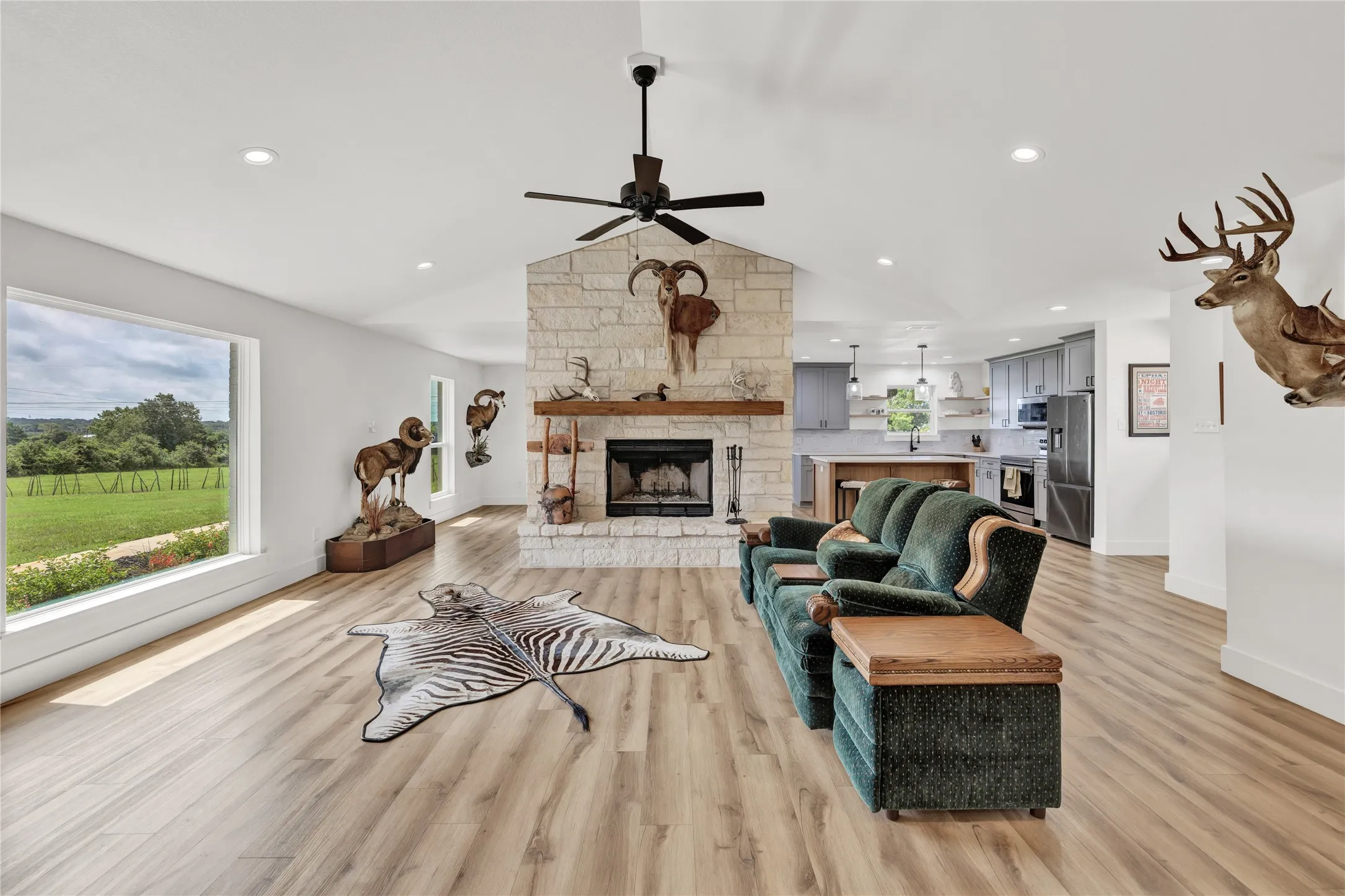 Farm For Sale in Johnson County , 1901 Melissa Lane, Cleburne, Texas 76031, 3 Bedroom, 3 Bathroom, 2 Garage spaces, 2,342 Sqft, built in 1981, mls#21350322, Real Estate Agent in Cleburne, Homes For Sale in Johnson county, Homes For Sale in Cleburne, Realtor in Cleburne Texas, Real Estate Brokerage Independent Realty Texas, Luminita Cordes Realtor