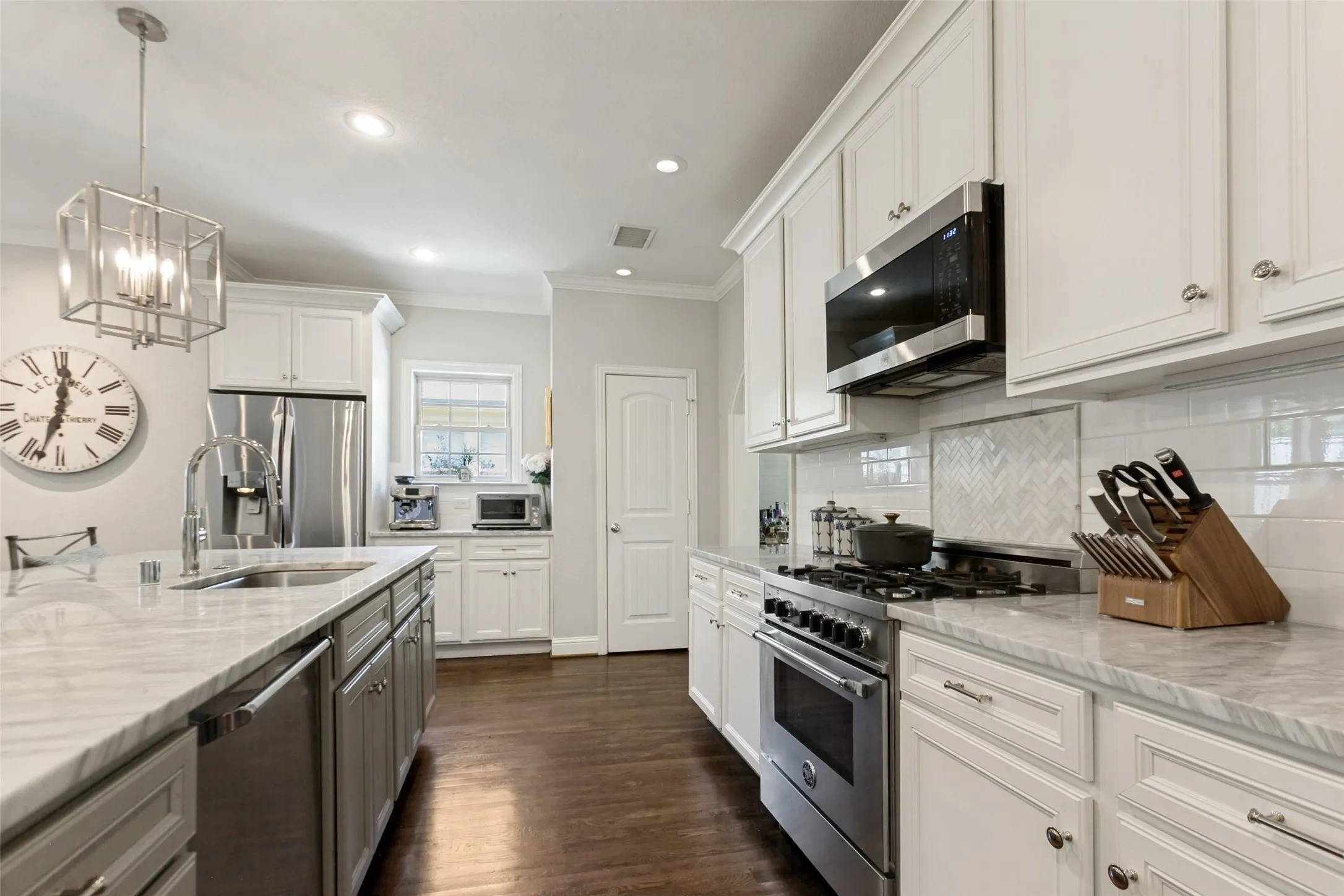 Single Family Residence For Sale in Dallas County , 5834 Monticello Avenue, Dallas, Texas 75206, 4 Bedroom, 3 Bathroom, Garage spaces, 2,740 Sqft, built in 1926, mls#21349826, Real Estate Agent in Dallas, Homes For Sale in Dallas county, Homes For Sale in Dallas, Realtor in Dallas Texas, Real Estate Brokerage Independent Realty Texas, Luminita Cordes Realtor