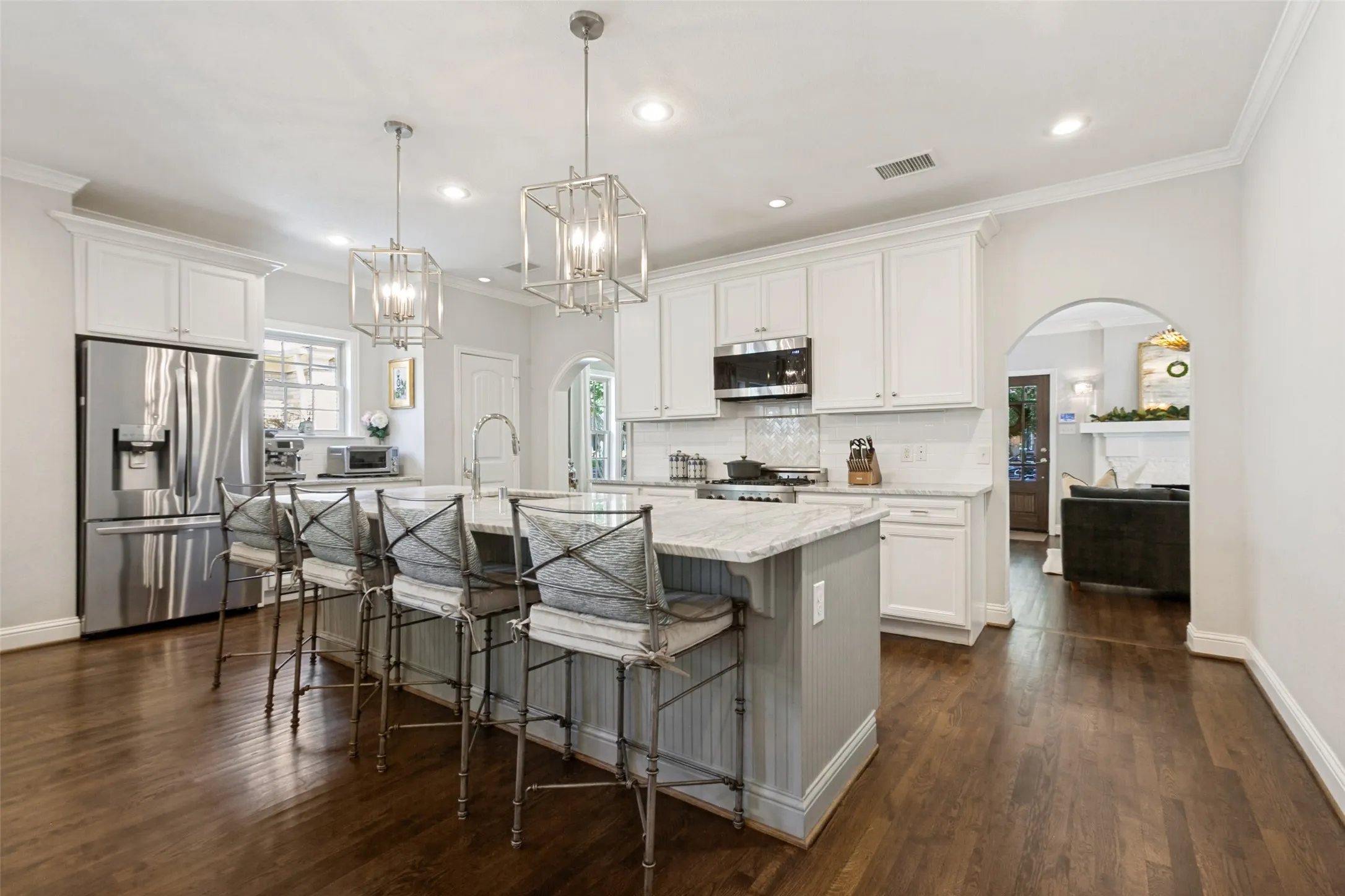 Single Family Residence For Sale in Dallas County , 5834 Monticello Avenue, Dallas, Texas 75206, 4 Bedroom, 3 Bathroom, Garage spaces, 2,740 Sqft, built in 1926, mls#21349826, Real Estate Agent in Dallas, Homes For Sale in Dallas county, Homes For Sale in Dallas, Realtor in Dallas Texas, Real Estate Brokerage Independent Realty Texas, Luminita Cordes Realtor