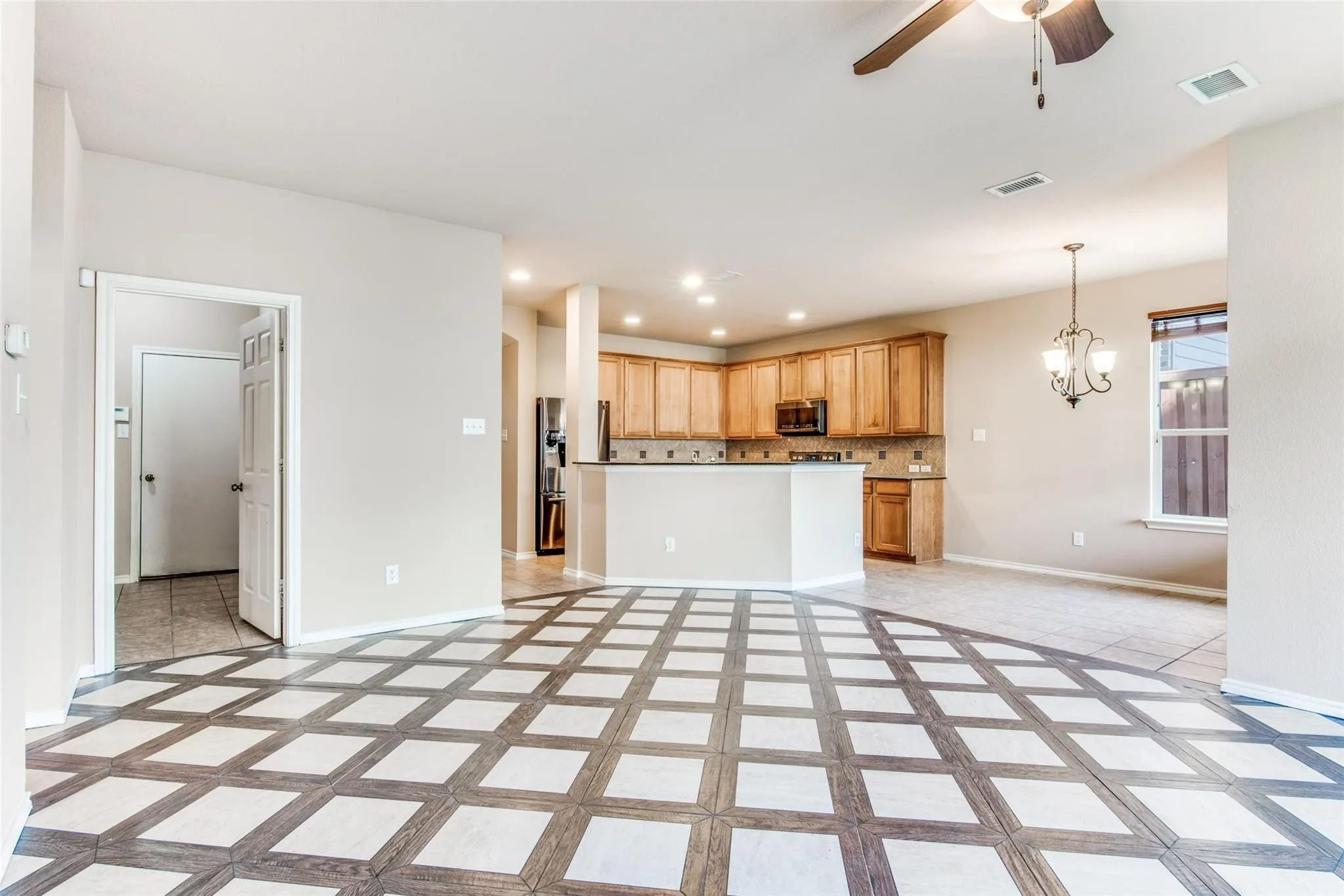 Single Family Residence For Rent in Collin County , 3305 Timber Ridge Trail, Mc Kinney, Texas 75071, 4 Bedroom, 3 Bathroom, 2 Garage spaces, 2,641 Sqft, built in 2007, mls#21316258, Real Estate Agent in Mc Kinney, Homes For Rent in Collin county, Homes For Rent in Mc Kinney, Realtor in Mc Kinney Texas, Real Estate Brokerage Independent Realty Texas, Luminita Cordes Realtor