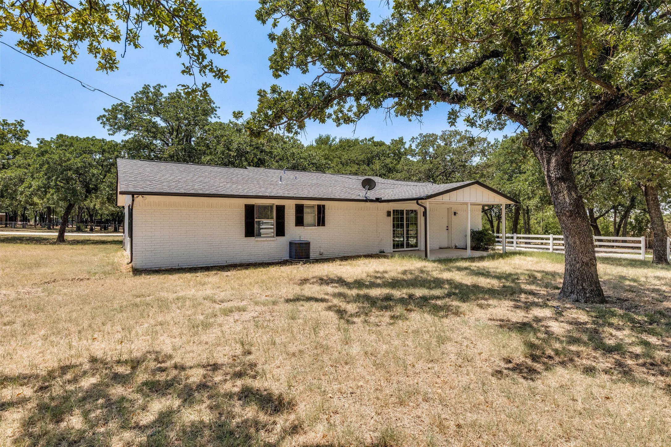 Single Family Residence For Rent in Wise County , 240 County Road 4358, Decatur, Texas 76234, 4 Bedroom, 2 Bathroom, Garage spaces, 1,402 Sqft, built in 1983, mls#21350366, Real Estate Agent in Decatur, Homes For Rent in Wise county, Homes For Rent in Decatur, Realtor in Decatur Texas, Real Estate Brokerage Independent Realty Texas, Luminita Cordes Realtor