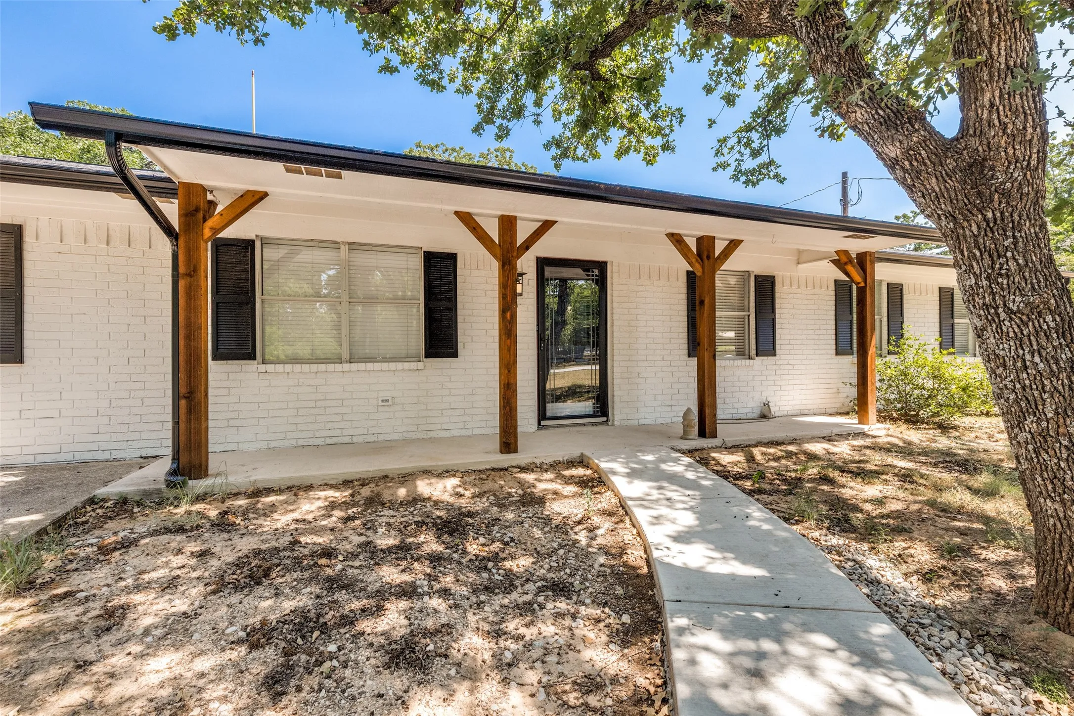 Single Family Residence For Rent in Wise County , 240 County Road 4358, Decatur, Texas 76234, 4 Bedroom, 2 Bathroom, Garage spaces, 1,402 Sqft, built in 1983, mls#21350366, Real Estate Agent in Decatur, Homes For Rent in Wise county, Homes For Rent in Decatur, Realtor in Decatur Texas, Real Estate Brokerage Independent Realty Texas, Luminita Cordes Realtor