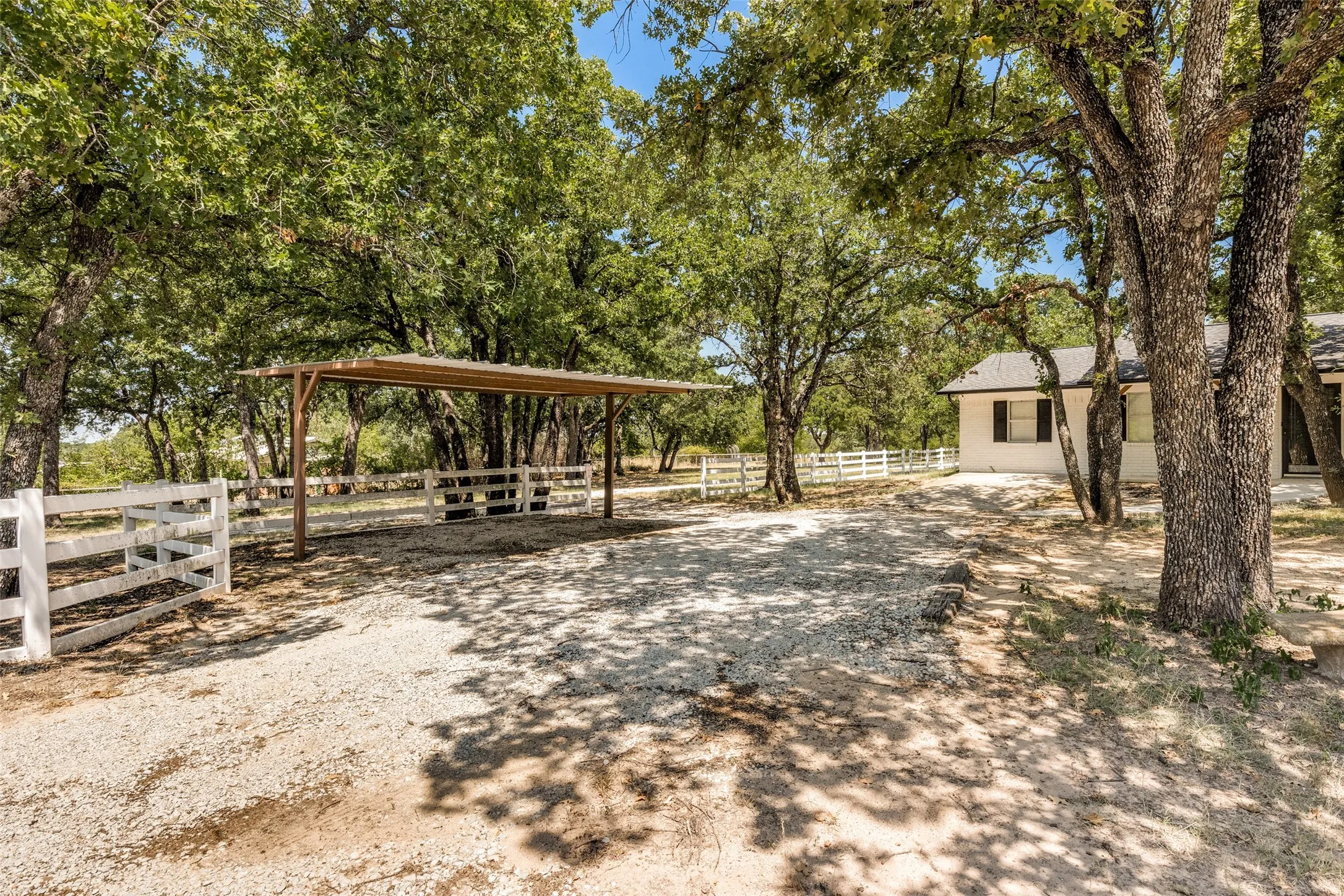 Single Family Residence For Rent in Wise County , 240 County Road 4358, Decatur, Texas 76234, 4 Bedroom, 2 Bathroom, Garage spaces, 1,402 Sqft, built in 1983, mls#21350366, Real Estate Agent in Decatur, Homes For Rent in Wise county, Homes For Rent in Decatur, Realtor in Decatur Texas, Real Estate Brokerage Independent Realty Texas, Luminita Cordes Realtor