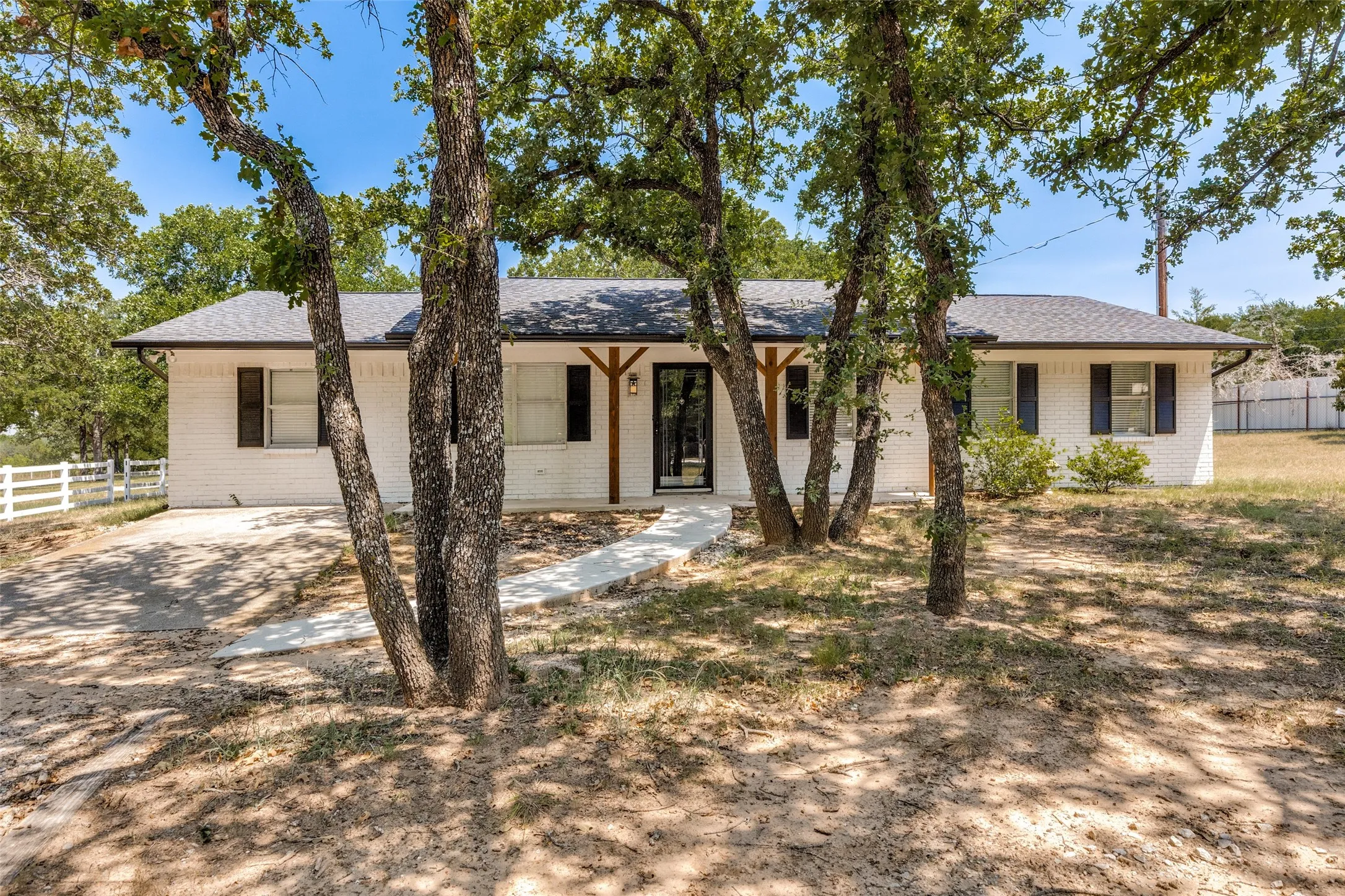 Single Family Residence For Rent in Wise County , 240 County Road 4358, Decatur, Texas 76234, 4 Bedroom, 2 Bathroom, Garage spaces, 1,402 Sqft, built in 1983, mls#21350366, Real Estate Agent in Decatur, Homes For Rent in Wise county, Homes For Rent in Decatur, Realtor in Decatur Texas, Real Estate Brokerage Independent Realty Texas, Luminita Cordes Realtor