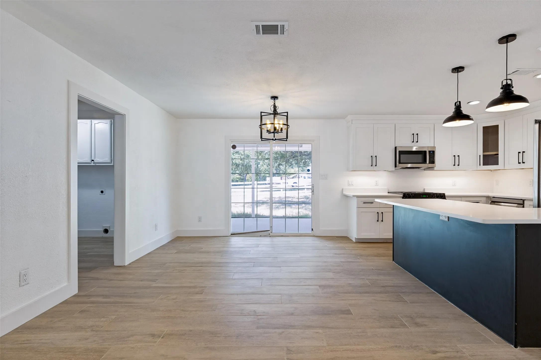 Single Family Residence For Rent in Wise County , 240 County Road 4358, Decatur, Texas 76234, 4 Bedroom, 2 Bathroom, Garage spaces, 1,402 Sqft, built in 1983, mls#21350366, Real Estate Agent in Decatur, Homes For Rent in Wise county, Homes For Rent in Decatur, Realtor in Decatur Texas, Real Estate Brokerage Independent Realty Texas, Luminita Cordes Realtor