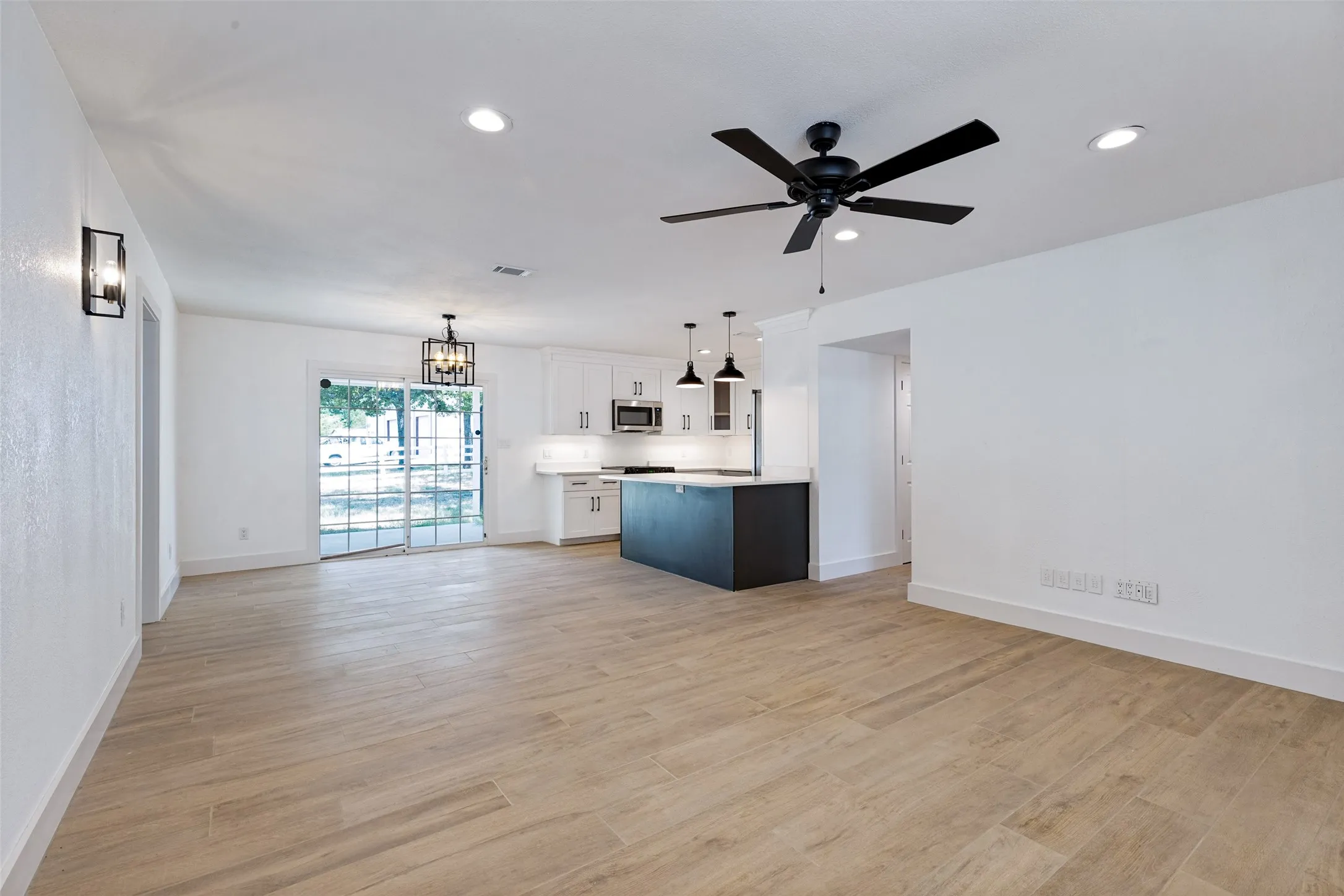 Single Family Residence For Rent in Wise County , 240 County Road 4358, Decatur, Texas 76234, 4 Bedroom, 2 Bathroom, Garage spaces, 1,402 Sqft, built in 1983, mls#21350366, Real Estate Agent in Decatur, Homes For Rent in Wise county, Homes For Rent in Decatur, Realtor in Decatur Texas, Real Estate Brokerage Independent Realty Texas, Luminita Cordes Realtor