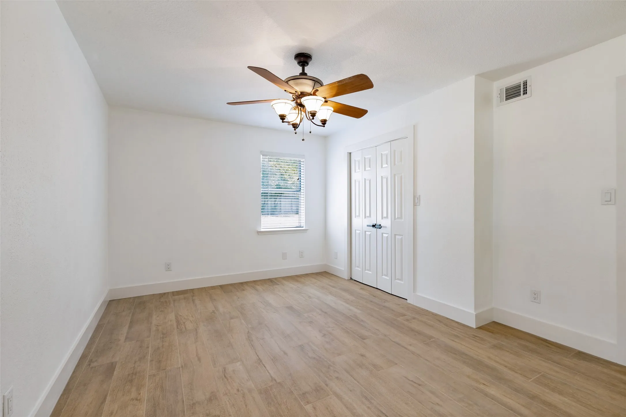 Single Family Residence For Rent in Wise County , 240 County Road 4358, Decatur, Texas 76234, 4 Bedroom, 2 Bathroom, Garage spaces, 1,402 Sqft, built in 1983, mls#21350366, Real Estate Agent in Decatur, Homes For Rent in Wise county, Homes For Rent in Decatur, Realtor in Decatur Texas, Real Estate Brokerage Independent Realty Texas, Luminita Cordes Realtor