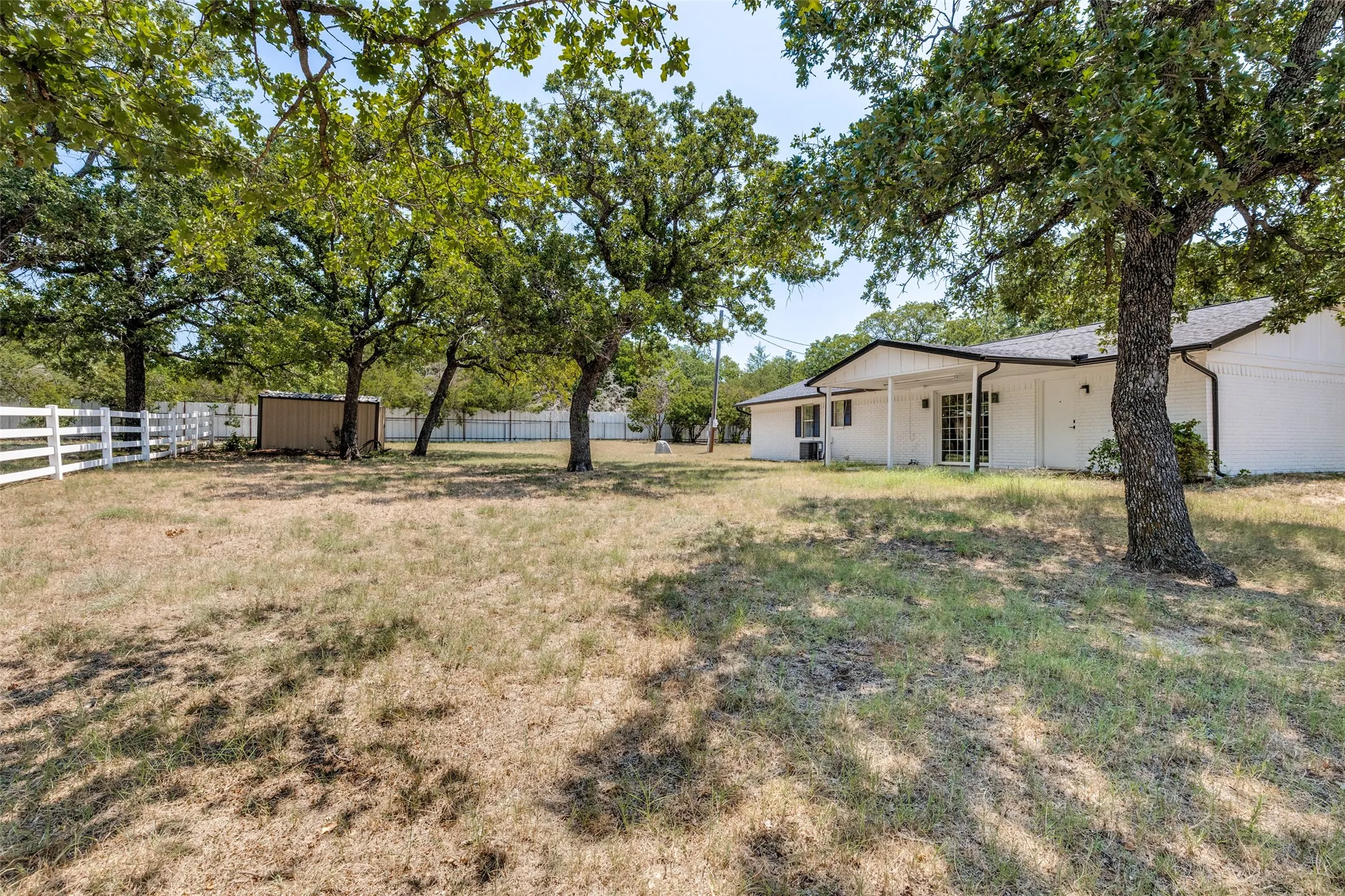 Single Family Residence For Rent in Wise County , 240 County Road 4358, Decatur, Texas 76234, 4 Bedroom, 2 Bathroom, Garage spaces, 1,402 Sqft, built in 1983, mls#21350366, Real Estate Agent in Decatur, Homes For Rent in Wise county, Homes For Rent in Decatur, Realtor in Decatur Texas, Real Estate Brokerage Independent Realty Texas, Luminita Cordes Realtor