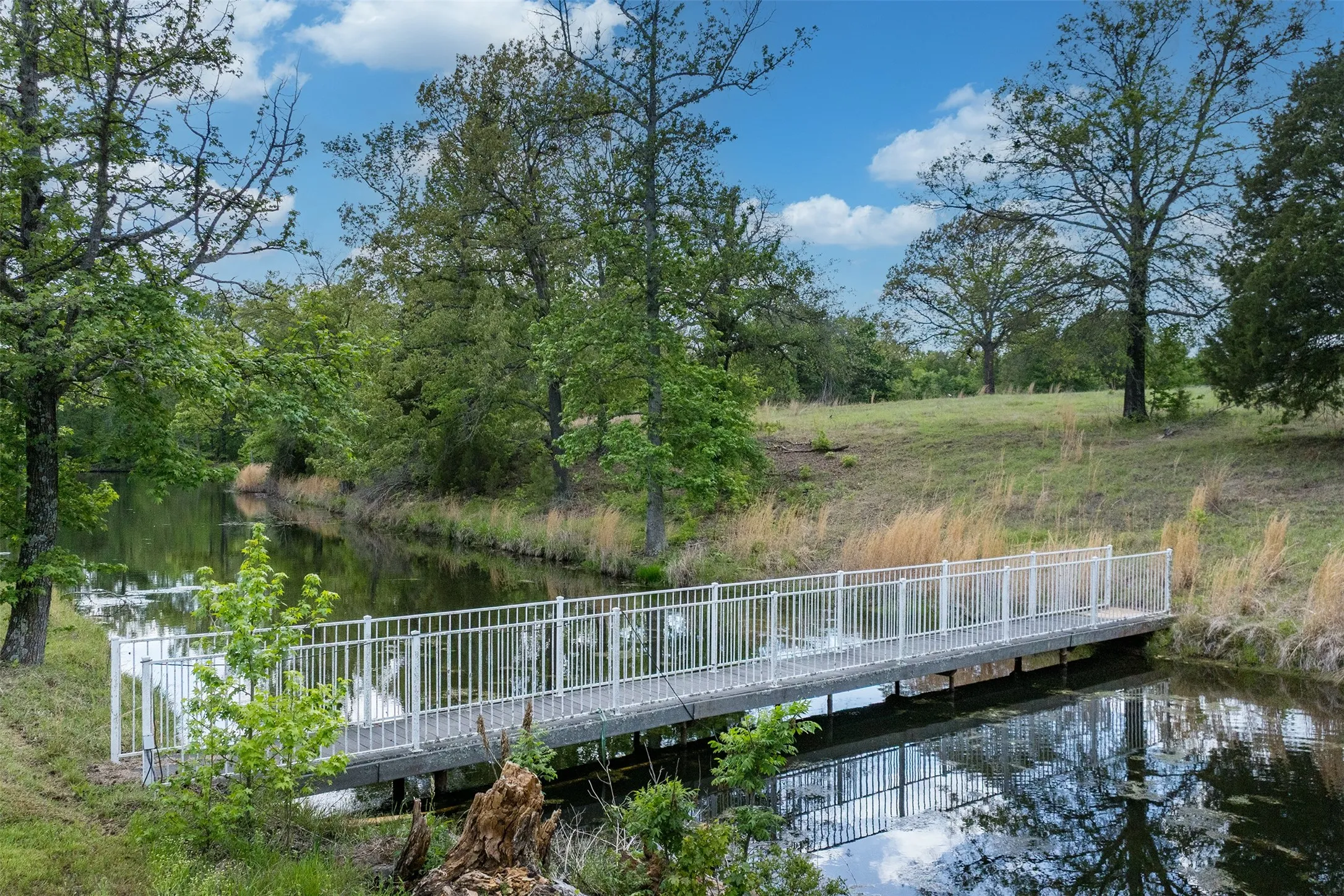 Farm For Sale in Van Zandt County , 3672 FM 1861, Athens, Texas 75752, 4 Bedroom, 2 Bathroom, 2 Garage spaces, 2,809 Sqft, built in 1979, mls#21350367, Real Estate Agent in Athens, Homes For Sale in Van Zandt county, Homes For Sale in Athens, Realtor in Athens Texas, Real Estate Brokerage Independent Realty Texas, Luminita Cordes Realtor