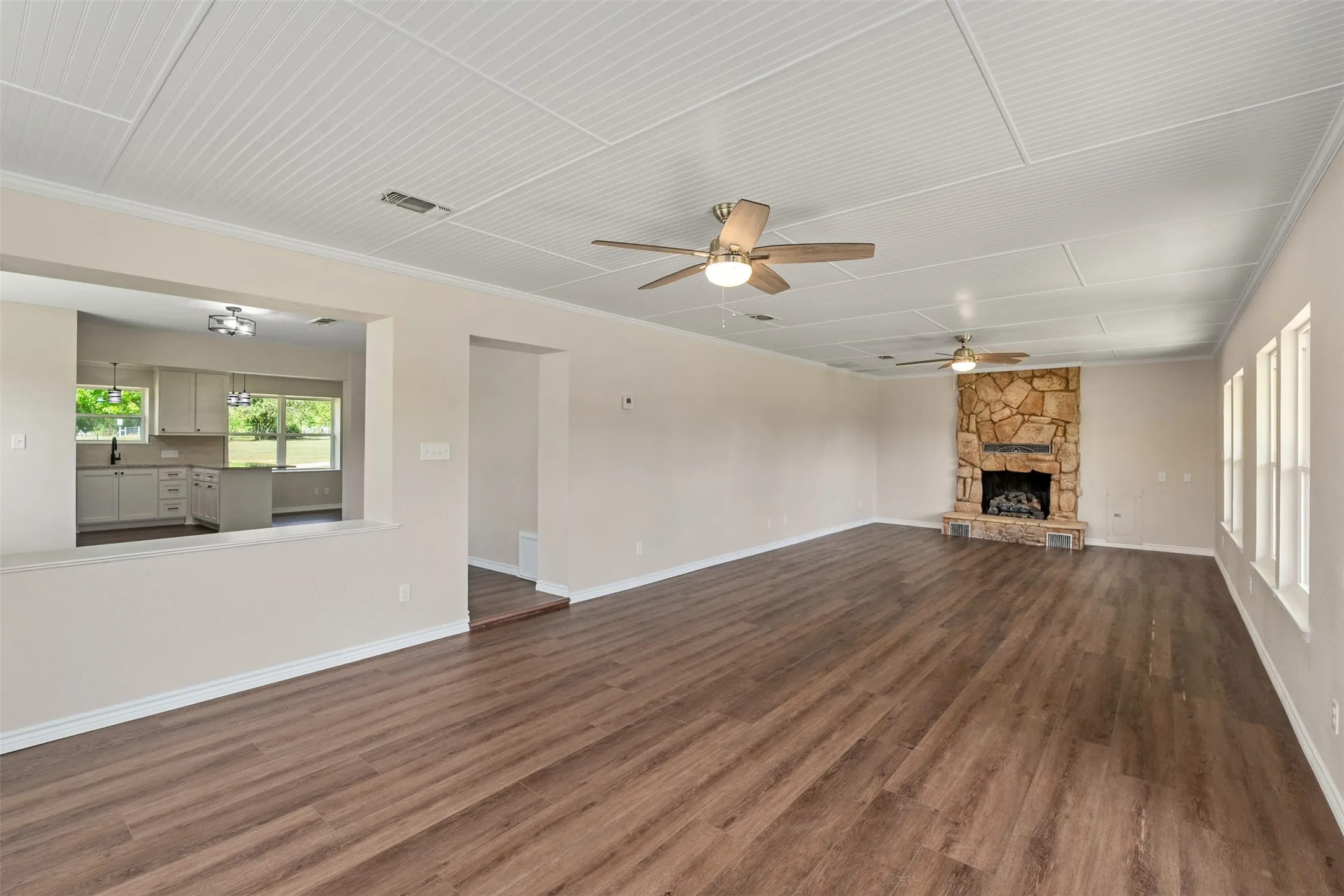 Farm For Sale in Van Zandt County , 3672 FM 1861, Athens, Texas 75752, 4 Bedroom, 2 Bathroom, 2 Garage spaces, 2,809 Sqft, built in 1979, mls#21350367, Real Estate Agent in Athens, Homes For Sale in Van Zandt county, Homes For Sale in Athens, Realtor in Athens Texas, Real Estate Brokerage Independent Realty Texas, Luminita Cordes Realtor