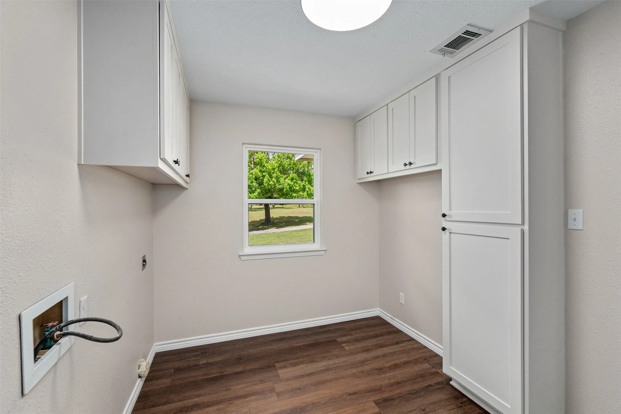 Farm For Sale in Van Zandt County , 3672 FM 1861, Athens, Texas 75752, 4 Bedroom, 2 Bathroom, 2 Garage spaces, 2,809 Sqft, built in 1979, mls#21350367, Real Estate Agent in Athens, Homes For Sale in Van Zandt county, Homes For Sale in Athens, Realtor in Athens Texas, Real Estate Brokerage Independent Realty Texas, Luminita Cordes Realtor