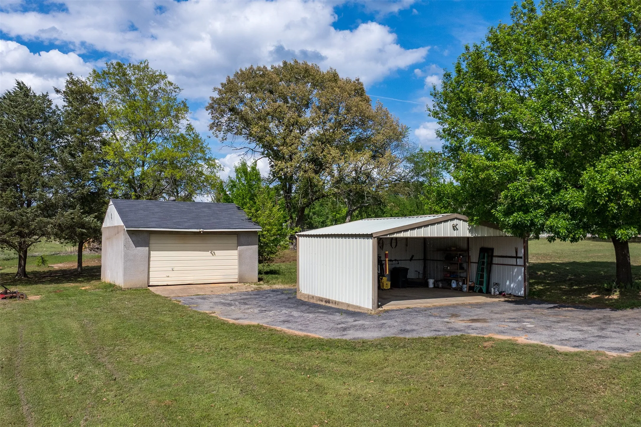 Farm For Sale in Van Zandt County , 3672 FM 1861, Athens, Texas 75752, 4 Bedroom, 2 Bathroom, 2 Garage spaces, 2,809 Sqft, built in 1979, mls#21350367, Real Estate Agent in Athens, Homes For Sale in Van Zandt county, Homes For Sale in Athens, Realtor in Athens Texas, Real Estate Brokerage Independent Realty Texas, Luminita Cordes Realtor