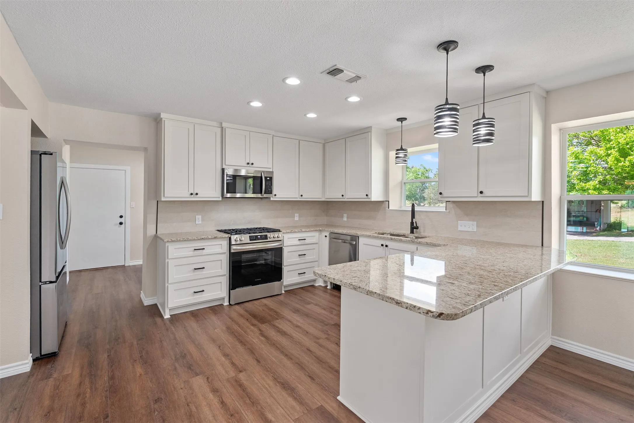 Farm For Sale in Van Zandt County , 3672 FM 1861, Athens, Texas 75752, 4 Bedroom, 2 Bathroom, 2 Garage spaces, 2,809 Sqft, built in 1979, mls#21350367, Real Estate Agent in Athens, Homes For Sale in Van Zandt county, Homes For Sale in Athens, Realtor in Athens Texas, Real Estate Brokerage Independent Realty Texas, Luminita Cordes Realtor