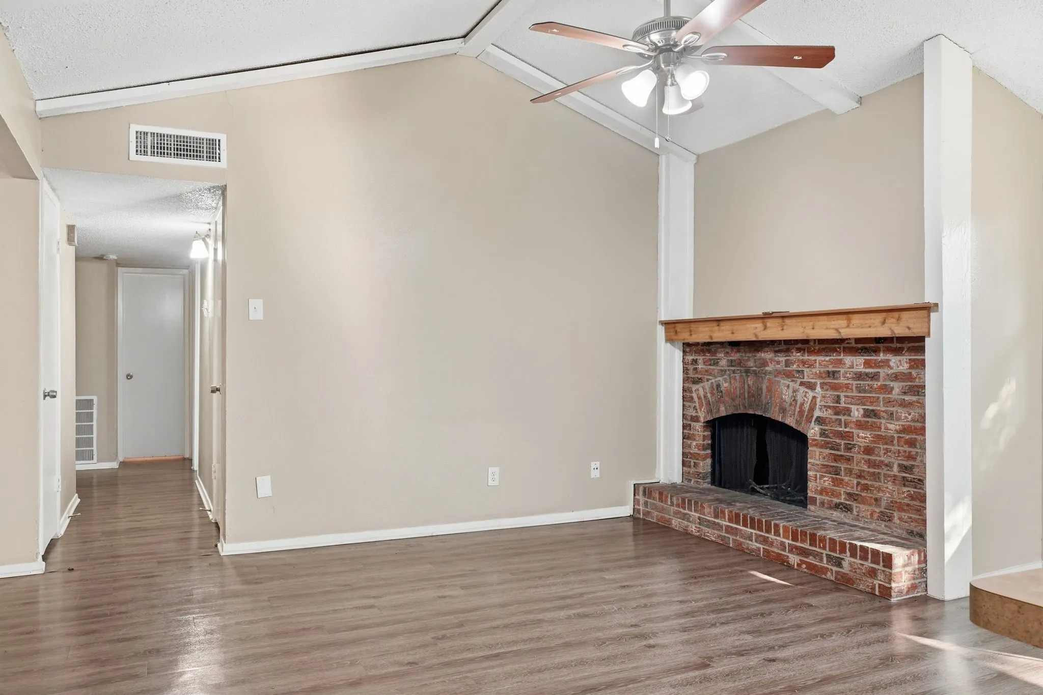Single Family Residence For Sale in Dallas County , 705 Via Avenida, Mesquite, Texas 75150, 3 Bedroom, 2 Bathroom, 2 Garage spaces, 1,884 Sqft, built in 1973, mls#21345817, Real Estate Agent in Mesquite, Homes For Sale in Dallas county, Homes For Sale in Mesquite, Realtor in Mesquite Texas, Real Estate Brokerage Independent Realty Texas, Luminita Cordes Realtor